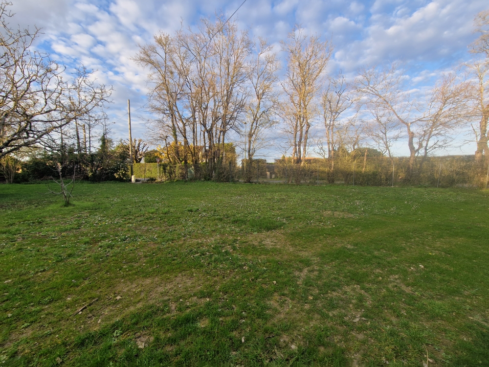 Photo Terrain Surgeres 640 m2 image 2/3