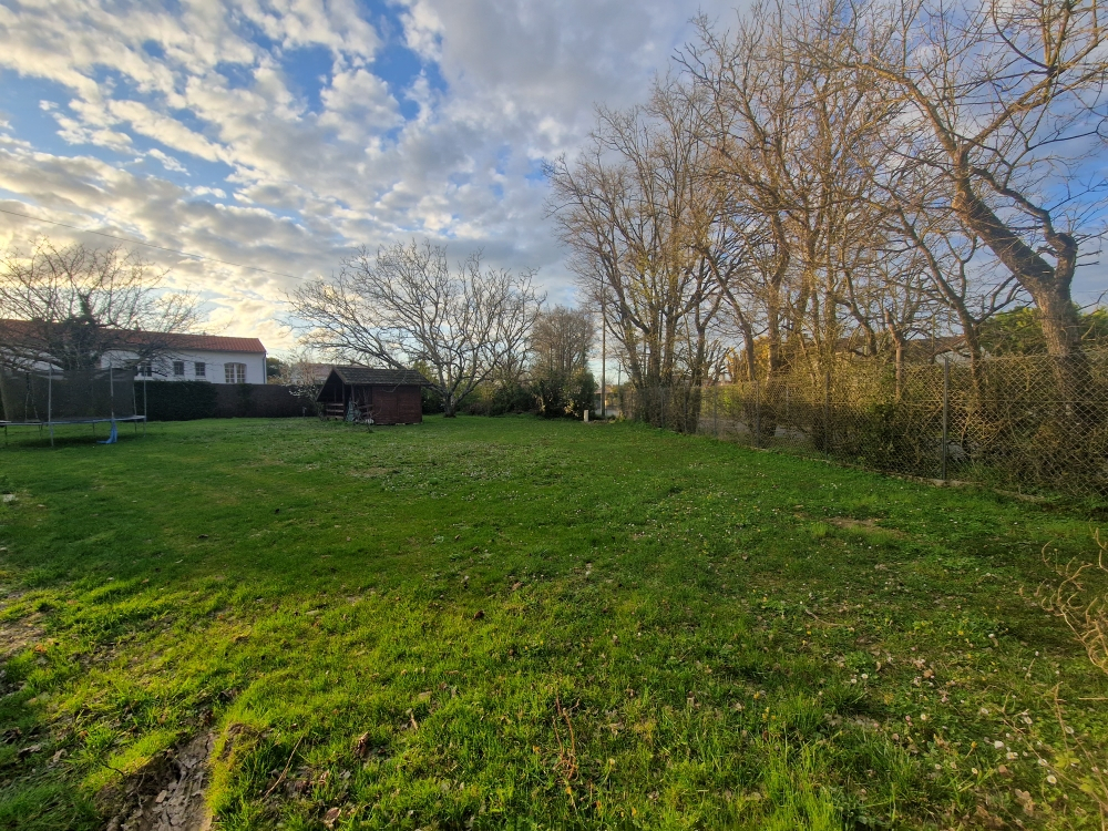 Photo Terrain Surgeres 640 m2 image 3/3