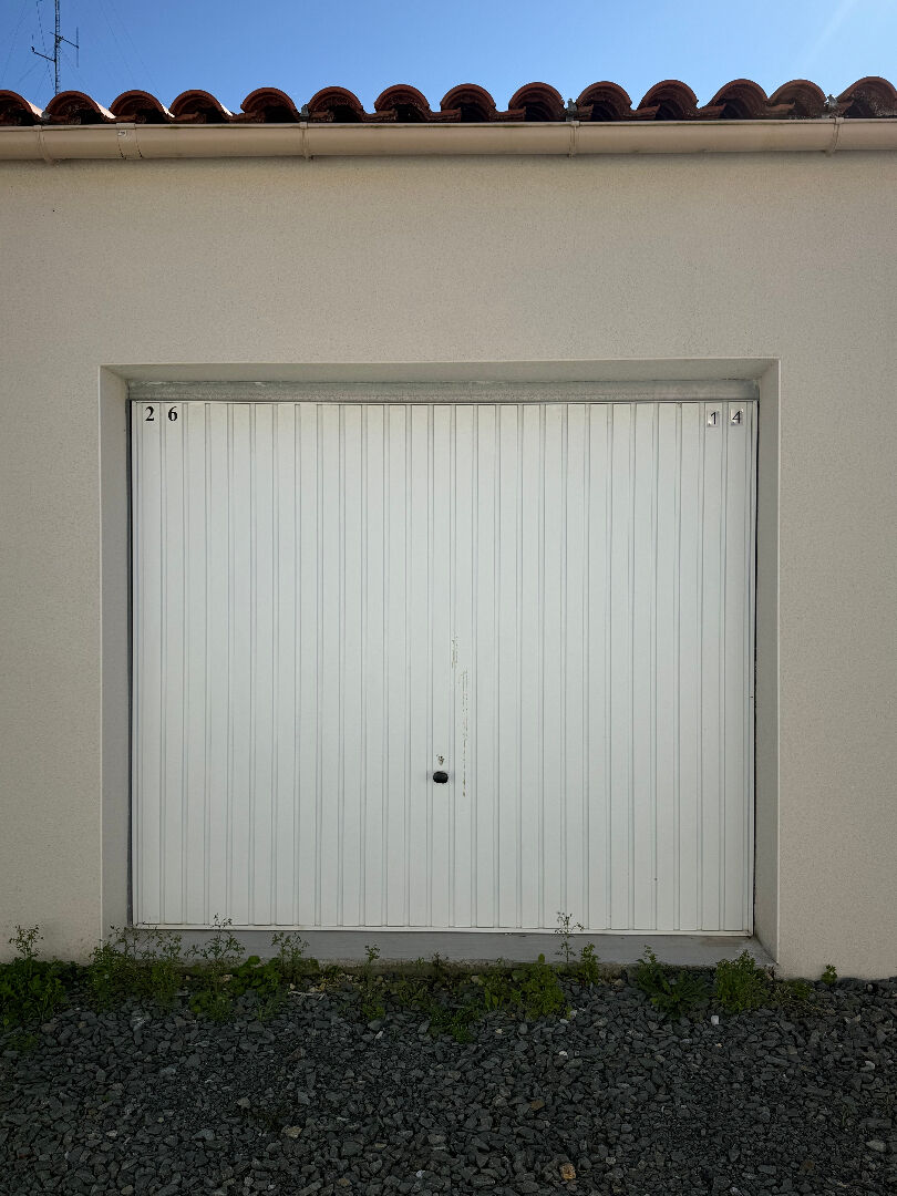 Photo Parking / box Surgeres 15 m2 image 3/4