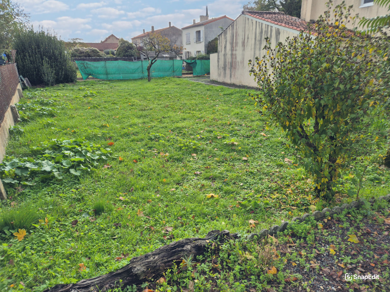 Photo Terrain Surgeres Centre 250 m2 image 2/3