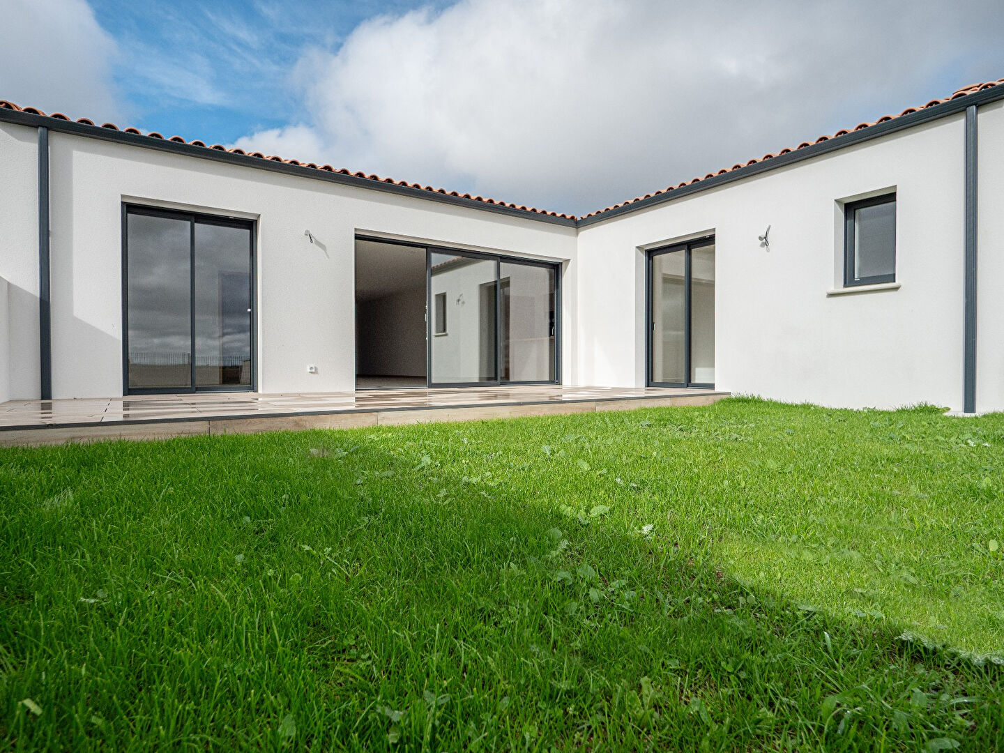 Photo Maison plain pied 4 chambres image 1/6