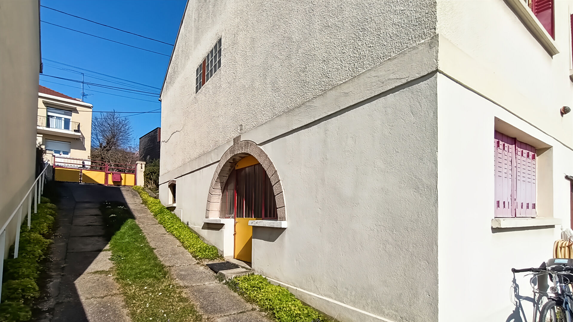 Photo MONTREUIL - PARC MONTREAU- Pavillon à potentiel. image 1/6