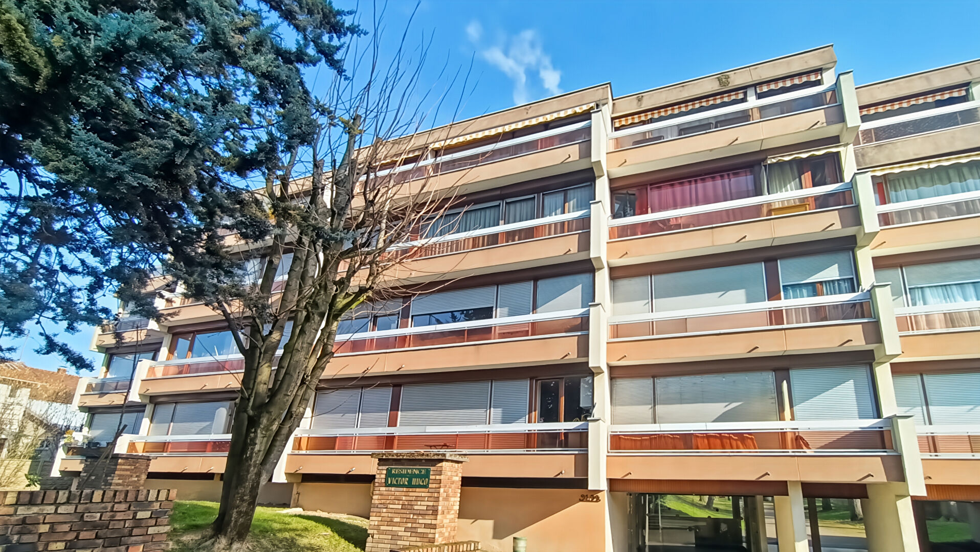 BOUTOURS - VICTOR HUGO