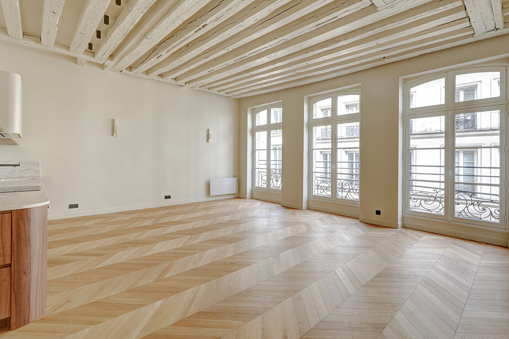 Paris 3- métro Rambuteau- Chatelet les Halles.