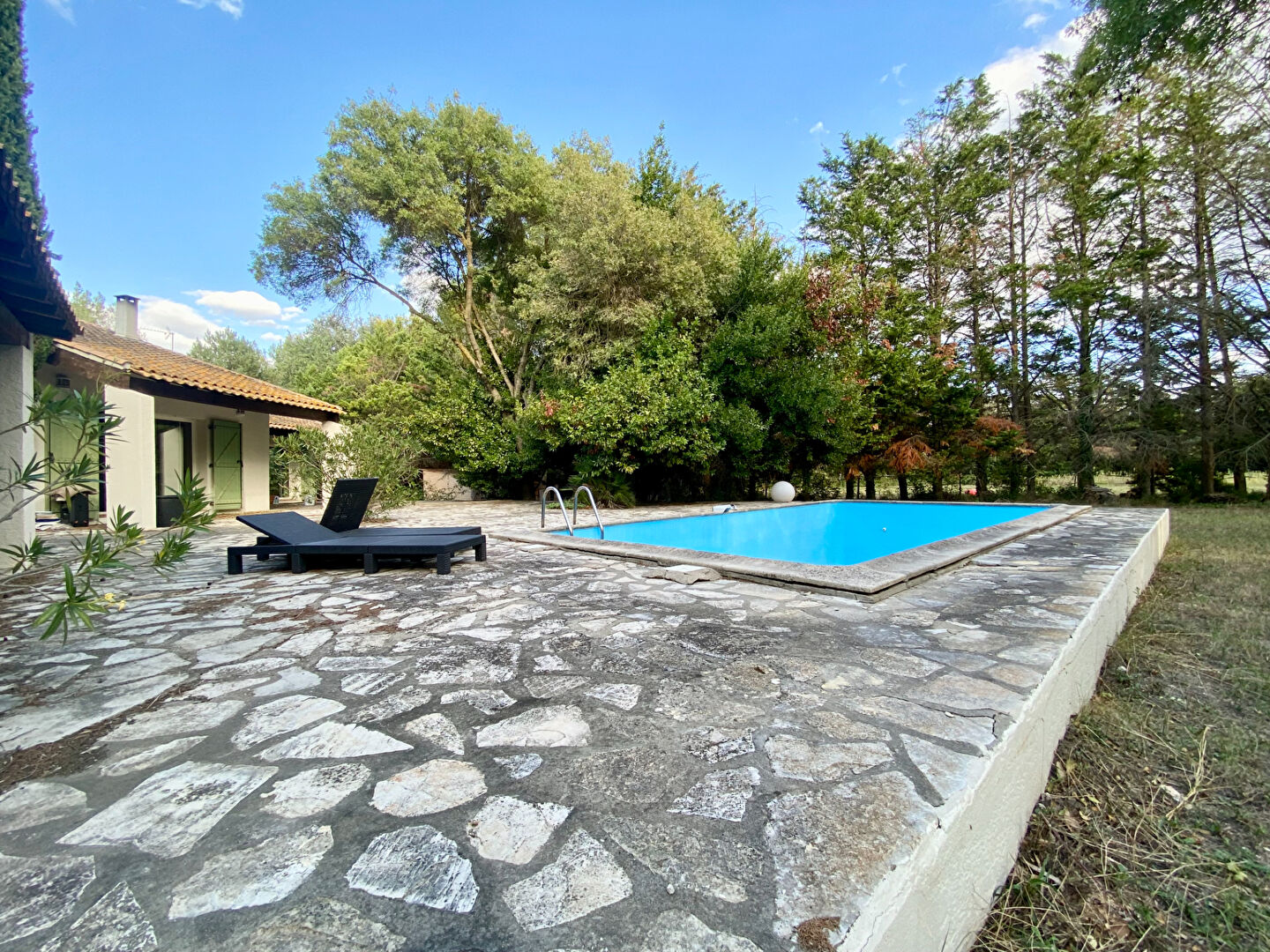 Villa à Poussan - Proche litorral - 5 hectares de terrain