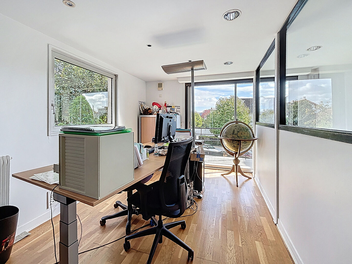 Photo Bureau Suresnes 5 pièce(s) 230 m2 image 2/6