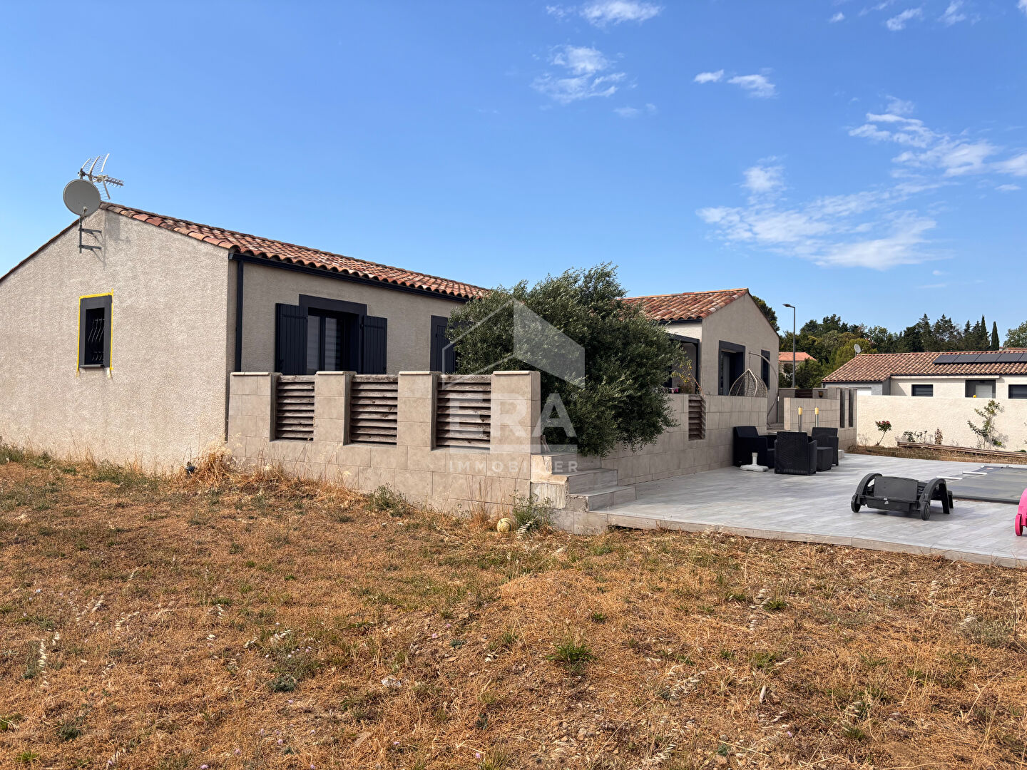Villa contemporaine de plain-pied de 129 m² ? Terrain de 1 190 m² avec piscine et prestations de qualité