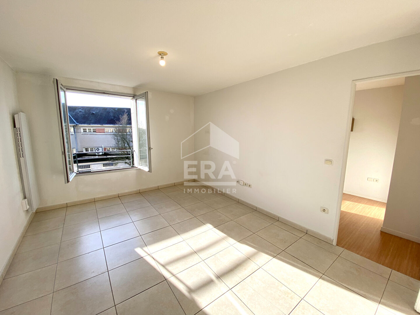 Photo APPART. A LOUER T2 - BLOIS - PROCHE CENTRE-VILLE, PARKING, RÉSIDENCE RÉCENTE & SÉCURISÉE image 3/6