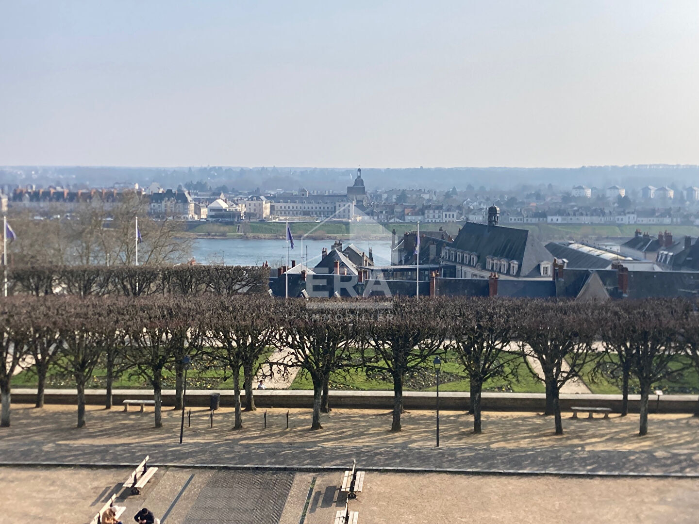 Photo APPARTEMENT F1 / STUDIO MEUBLE A LOUER EN COURTE DUREE - A BLOIS - BELLES PRESTATIONS - VUE SUR CHÂTEAU & LOIRE image 2/6