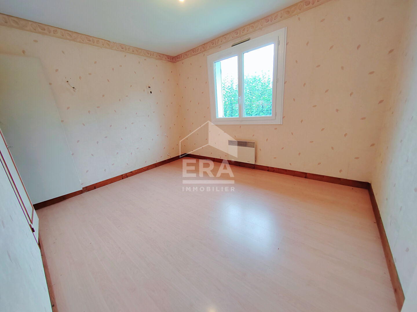 Photo MAISON A VENDRE T5 - MONDOUBLEAU - GRADE PAV, 3+1 CHBS, GARAGE, TERRAIN CLOS image 4/6