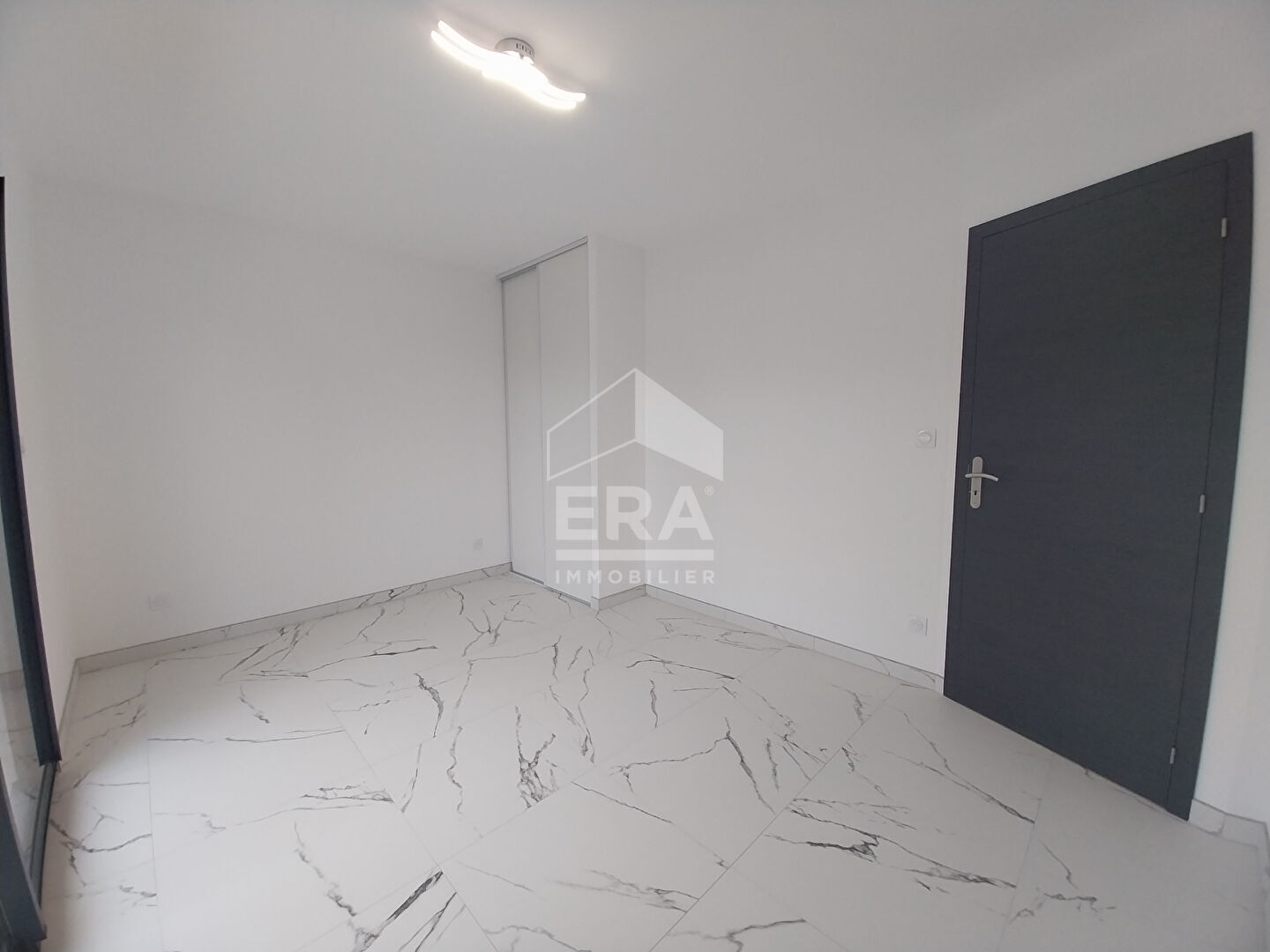 Photo Maison à vendre T4 - CONTRES - 100m², Plain-pied, 3 Chbs, spacieux garage image 3/6