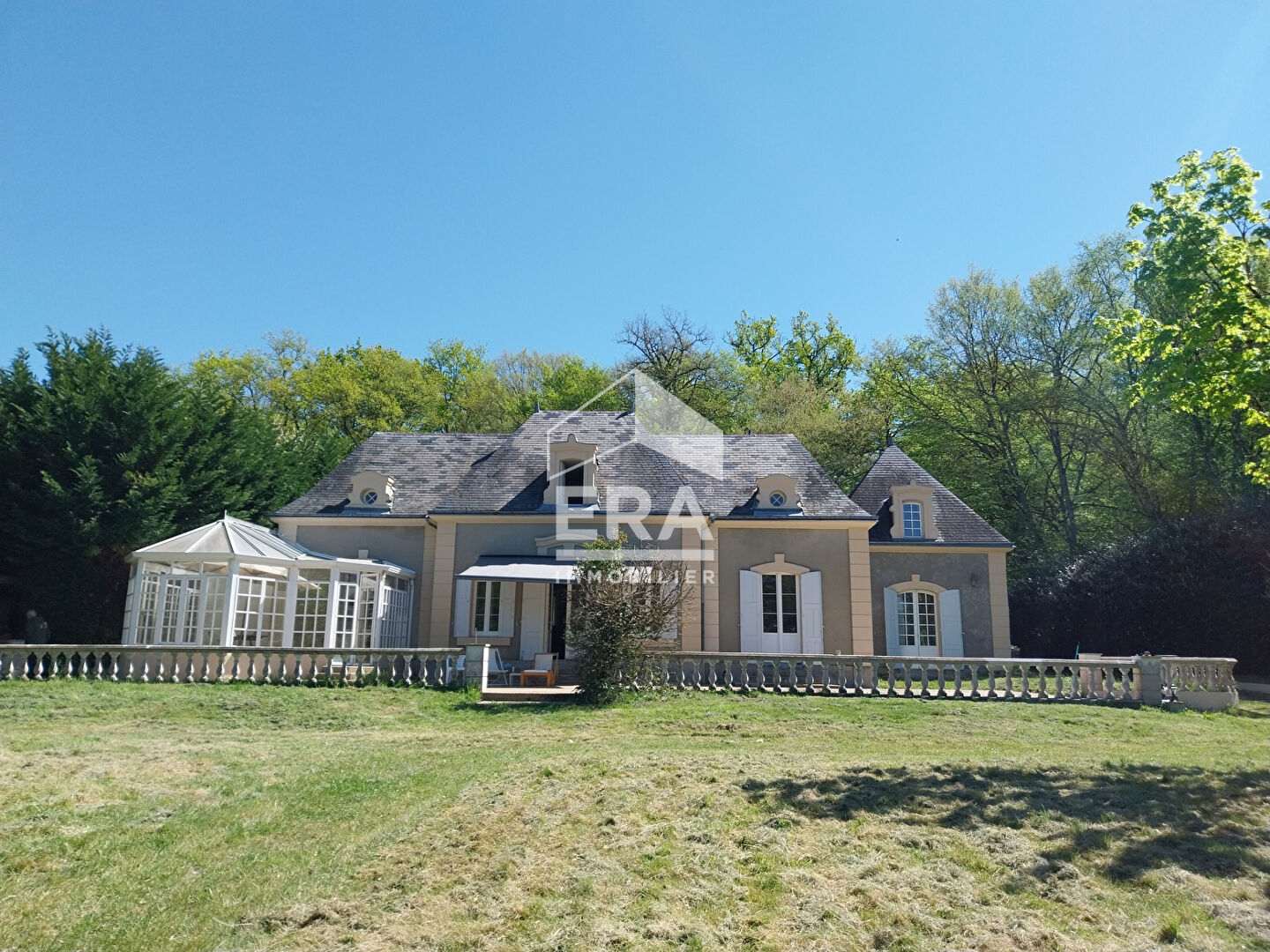 Photo Relais de chasse à vendre - Cour Cheverny - 3 Ha, Maison principale rénovée (5 Chbs) + annexes et dépendances image 1/6