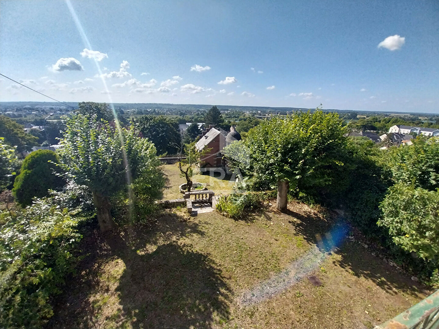 Photo Maison à vendre T9 - BLOIS - Proche gare, demeure familiale avec jardin, vue sur Loire, remises et dépendance image 2/6