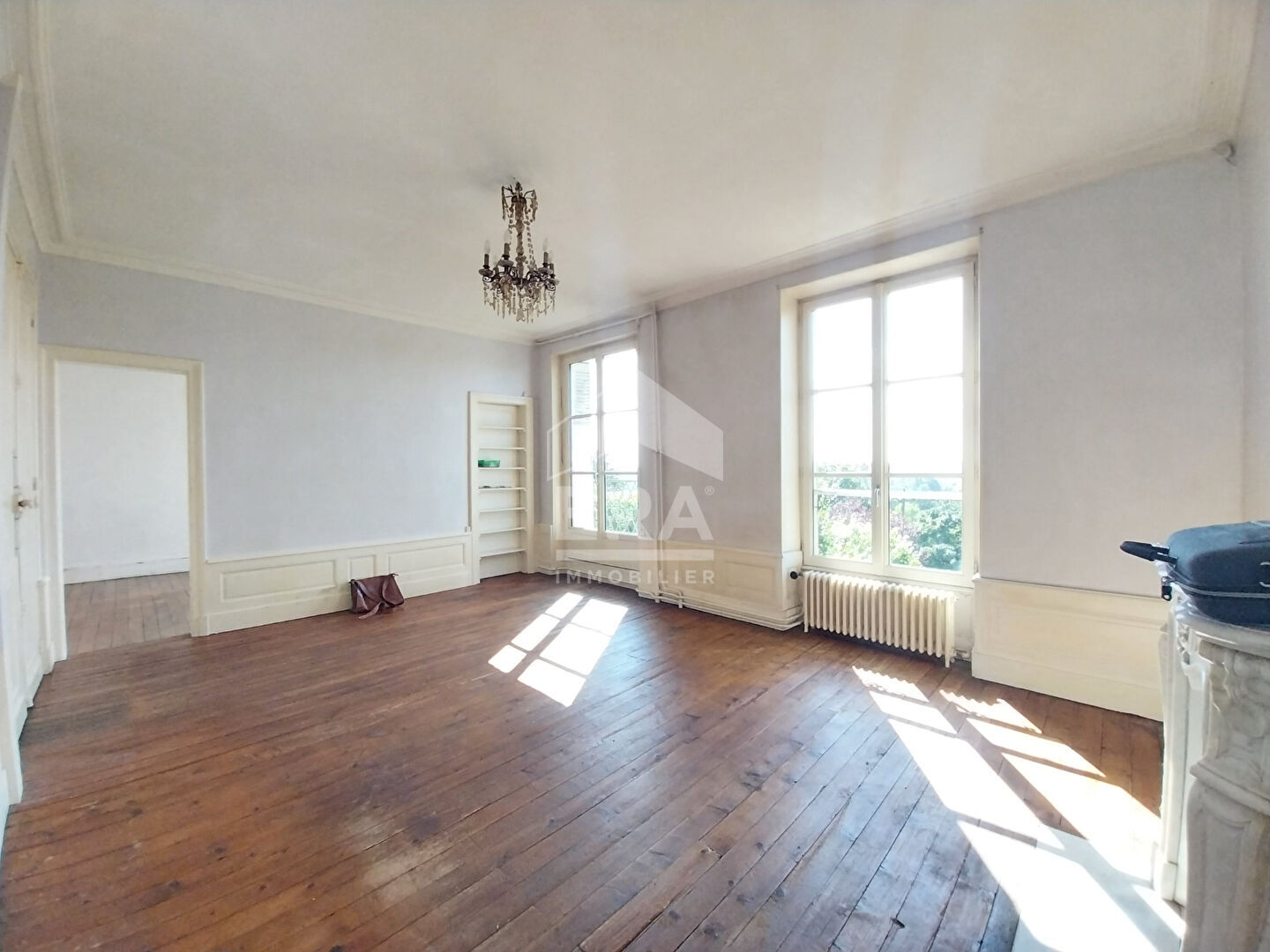 Photo Maison à vendre T9 - BLOIS - Proche gare, demeure familiale avec jardin, vue sur Loire, remises et dépendance image 4/6
