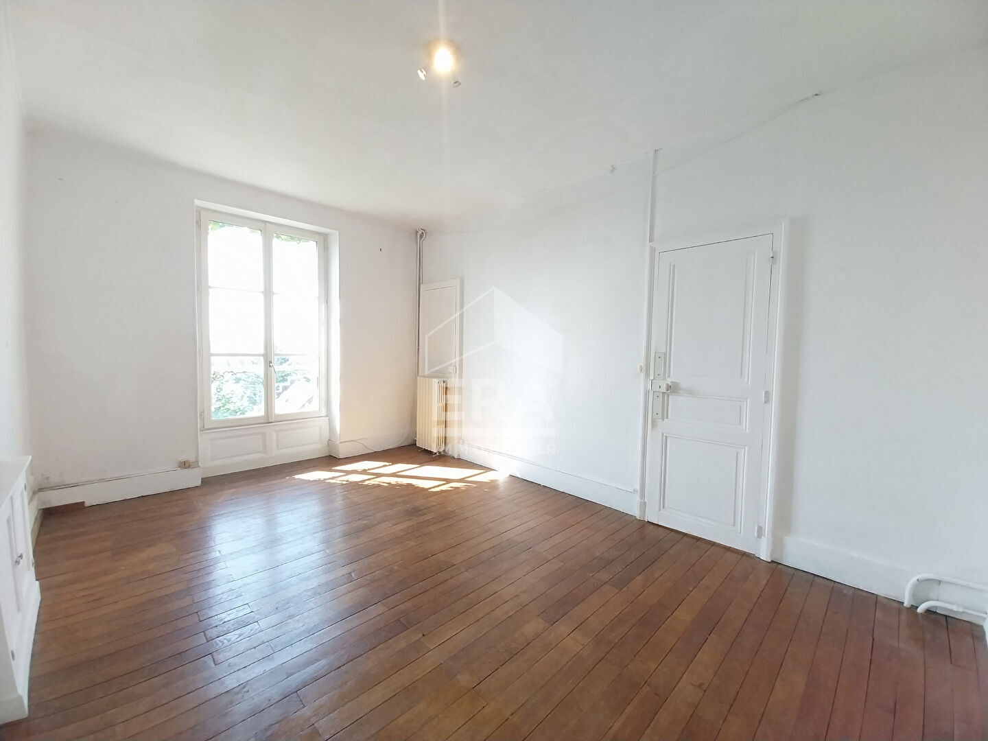 Photo Maison à vendre T9 - BLOIS - Proche gare, demeure familiale avec jardin, vue sur Loire, remises et dépendance image 5/6