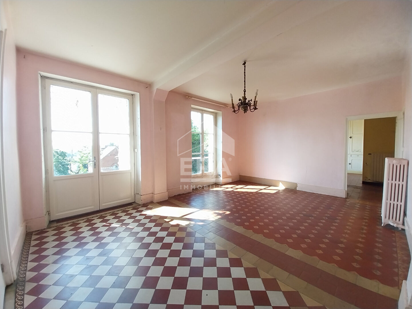 Photo Maison à vendre T9 - BLOIS - Proche gare, demeure familiale avec jardin, vue sur Loire, remises et dépendance image 6/6