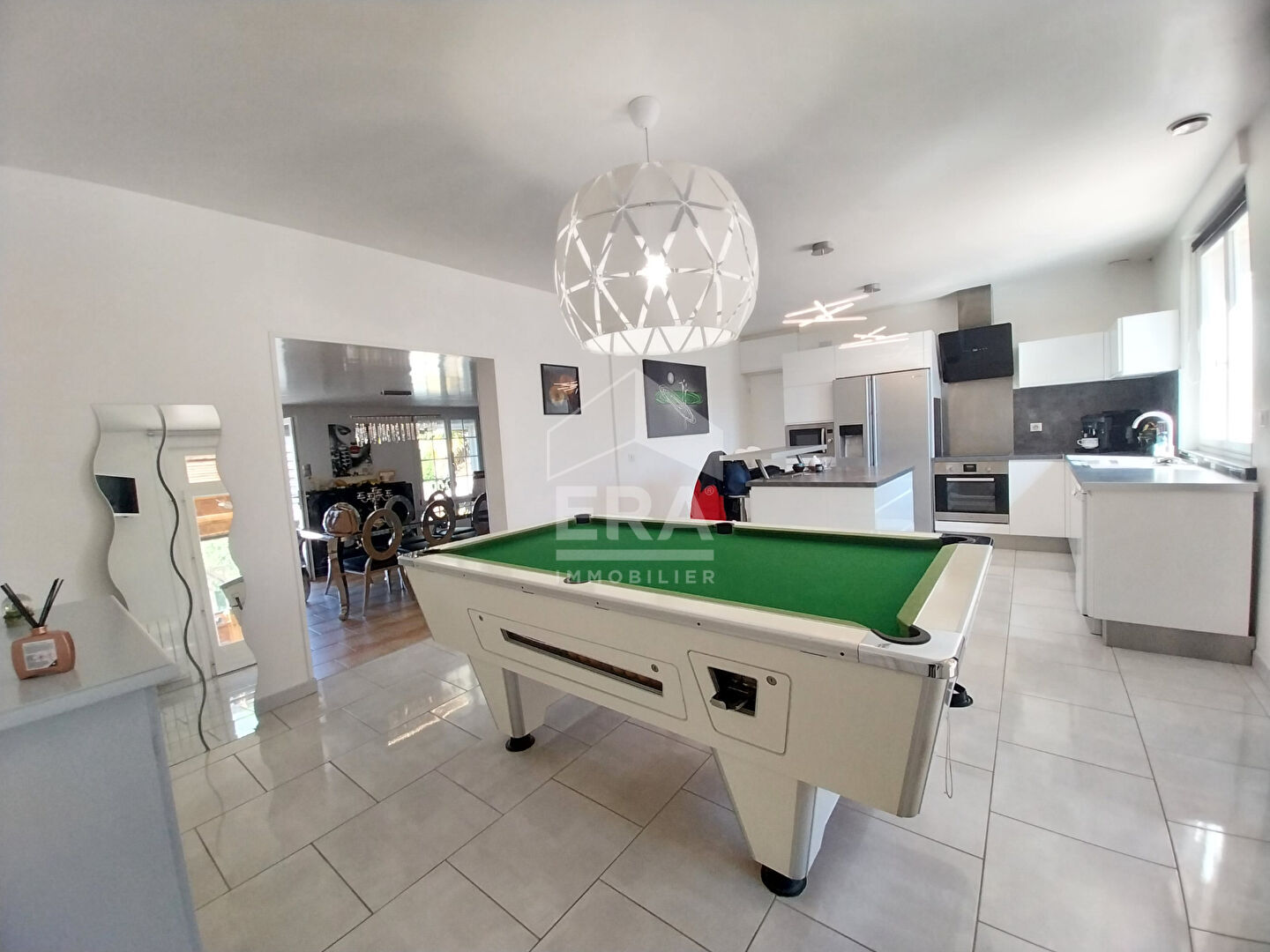 Photo Maison T5 à vendre - CHITENAY - Beaux volumes entièrement rénovés, 2 Chbs, salle bien-être avec SPA, dép./Grand garage. image 2/6