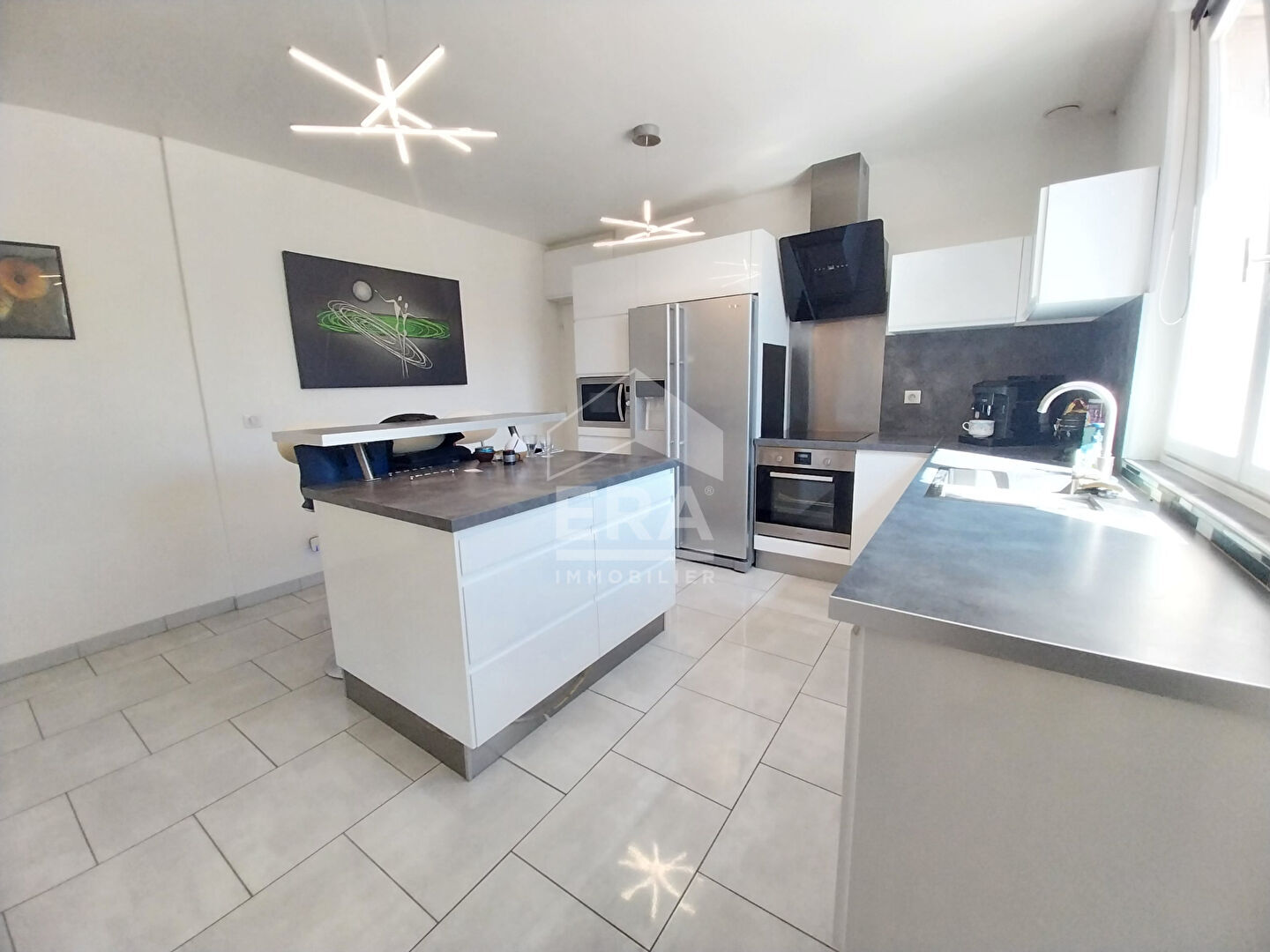 Photo Maison T5 à vendre - CHITENAY - Beaux volumes entièrement rénovés, 2 Chbs, salle bien-être avec SPA, dép./Grand garage. image 4/6