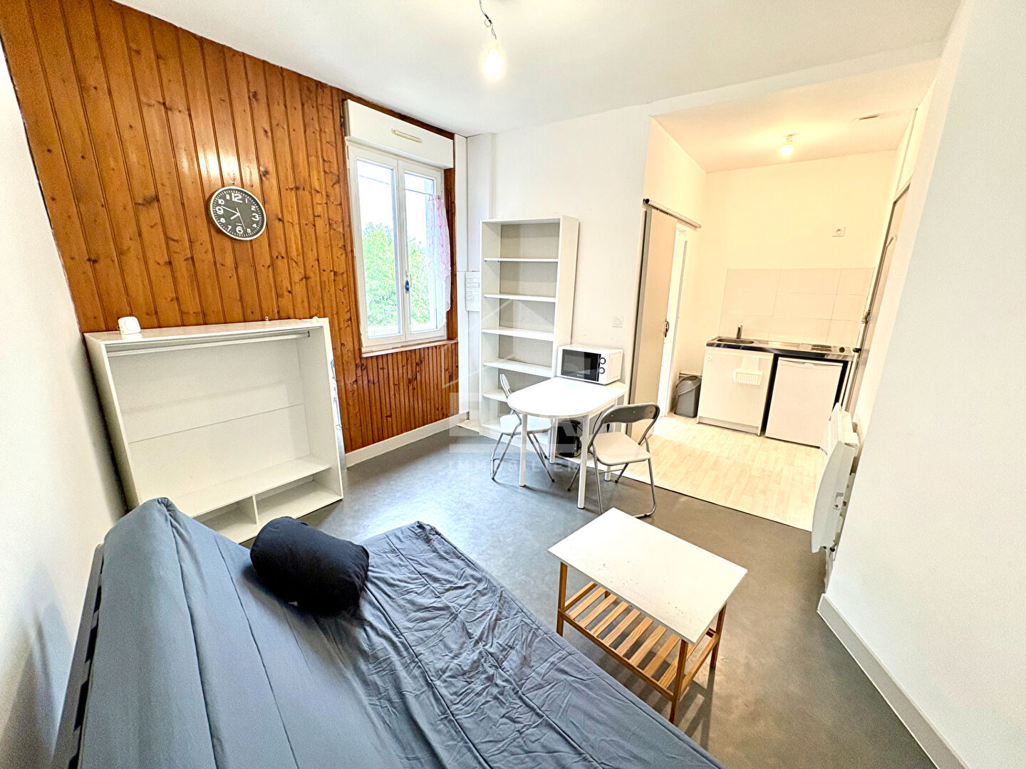STUDIO MEUBLE A LOUER - BLOIS - QUARTIER HOPITAL / PROVINCES - TOUTES CHARGS COMPRISES
