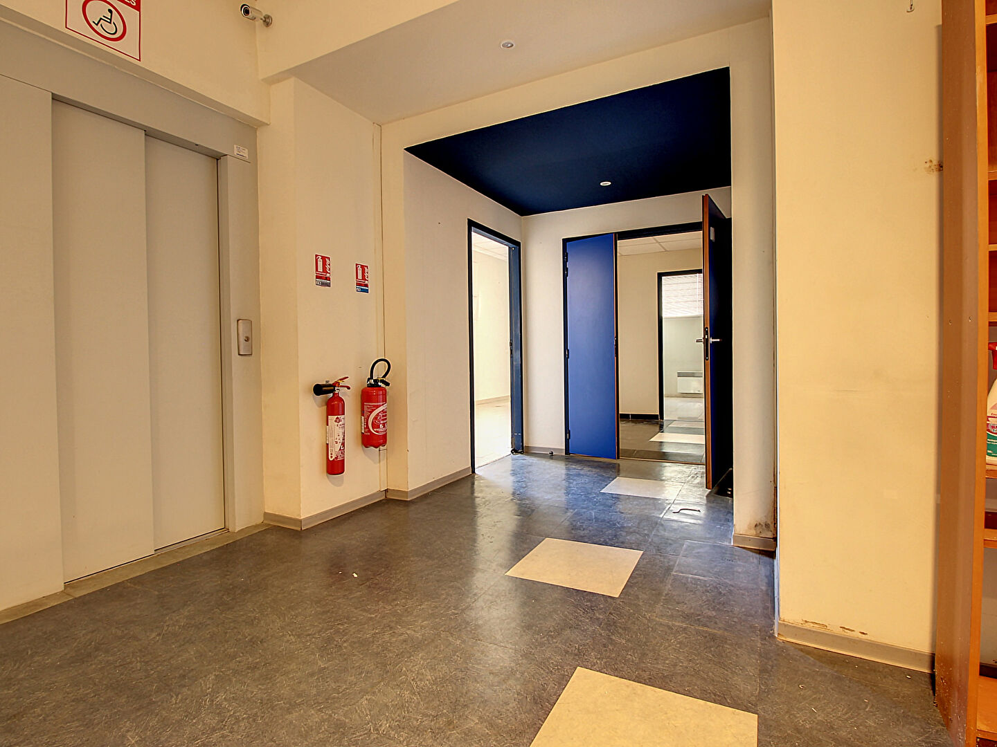 Photo A Vendre, Local Commercial 300m², Parcelle 406m² image 3/6