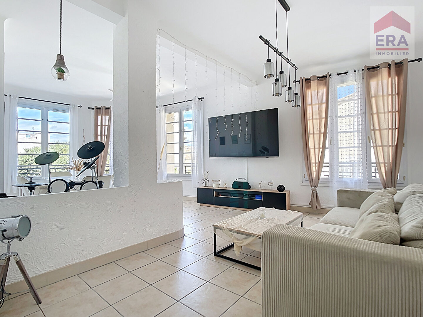 MARSEILLE 7EME - APPARTEMENT T3 - VOLUMES ET LUMINOSITE - COEUR ENDOUME