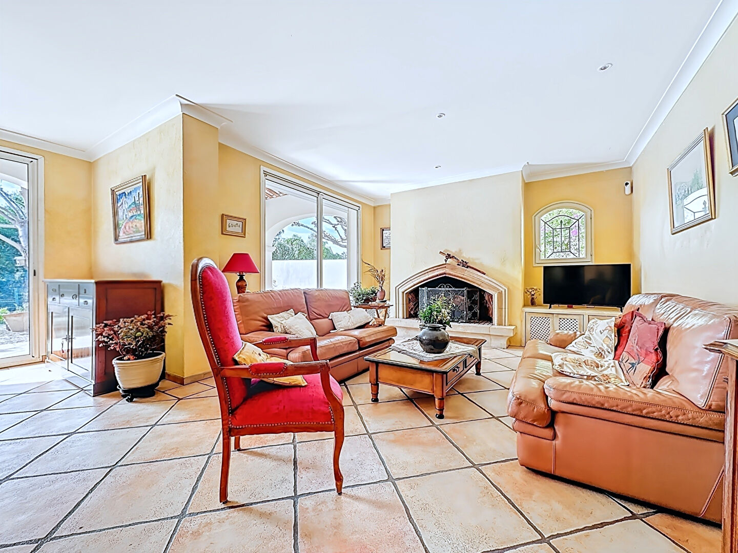 Photo En exclusivité : Maison T4 à vendre à Marseille  13ème - Saint-Mitre calme beaux volumes image 2/6