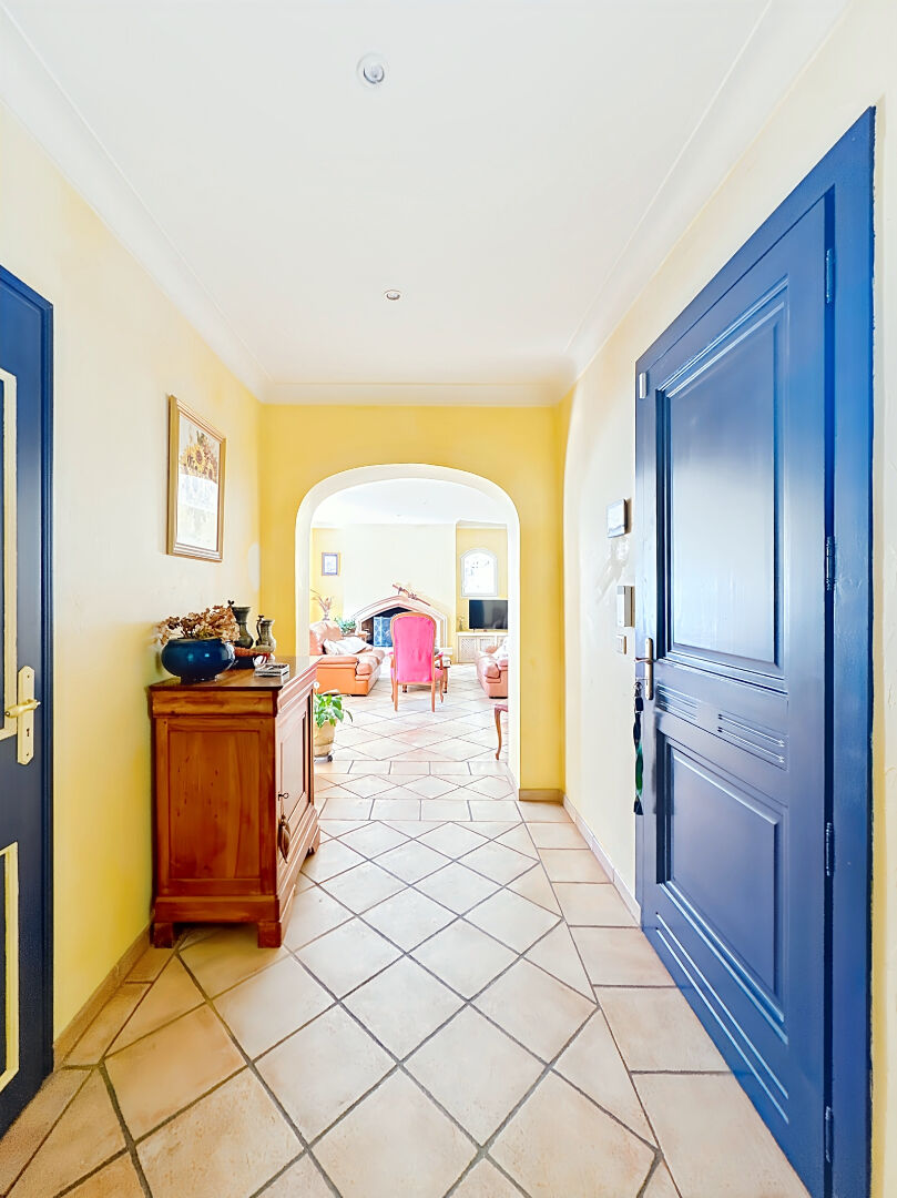 Photo En exclusivité : Maison T4 à vendre à Marseille  13ème - Saint-Mitre calme beaux volumes image 5/6