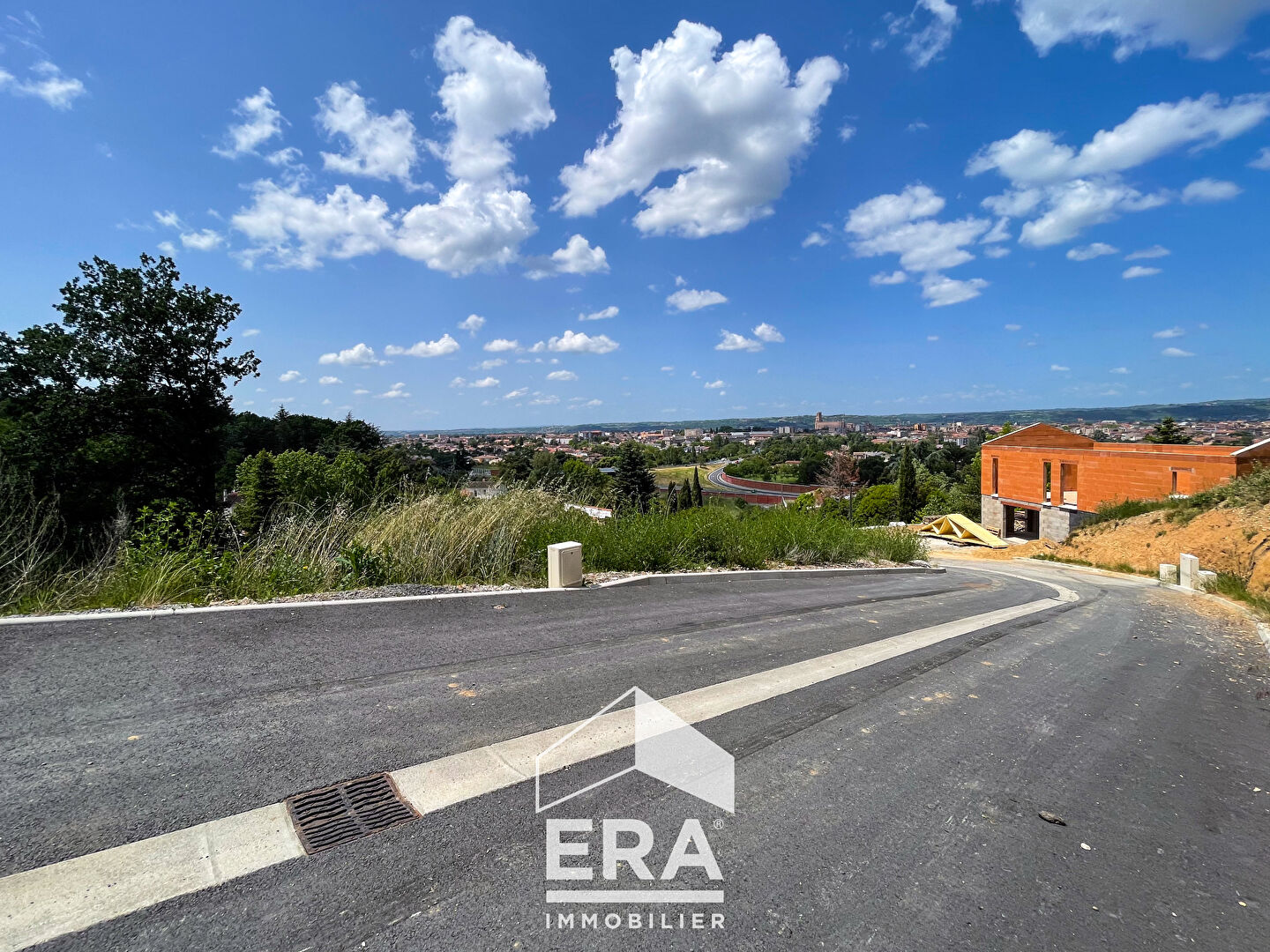 Photo Terrain viabilisé 400m² proche centre-ville image 2/3