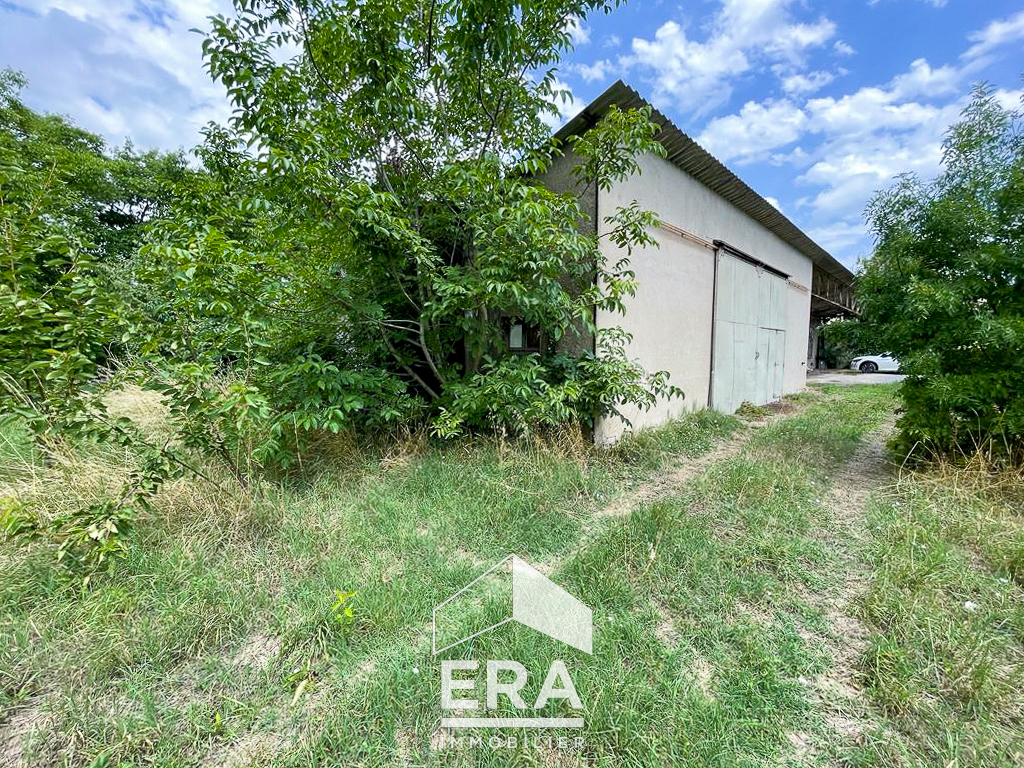 Entrepot 280m² sur un grand terrain constructible Albi
