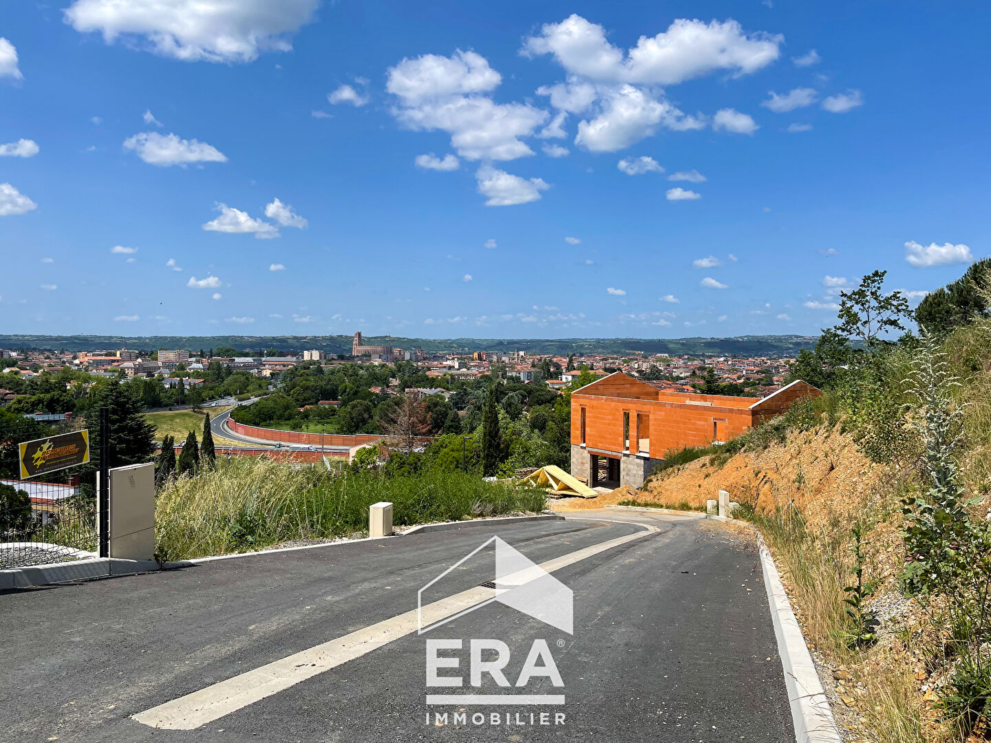 Photo Terrain viabilisé 400m² proche centre-ville image 2/3