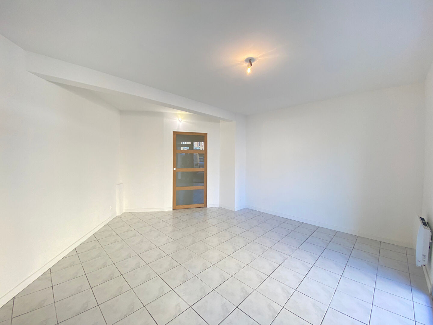 Photo LOCAL COMMERCIAL BD VALMY AVEC GARAGE image 2/6