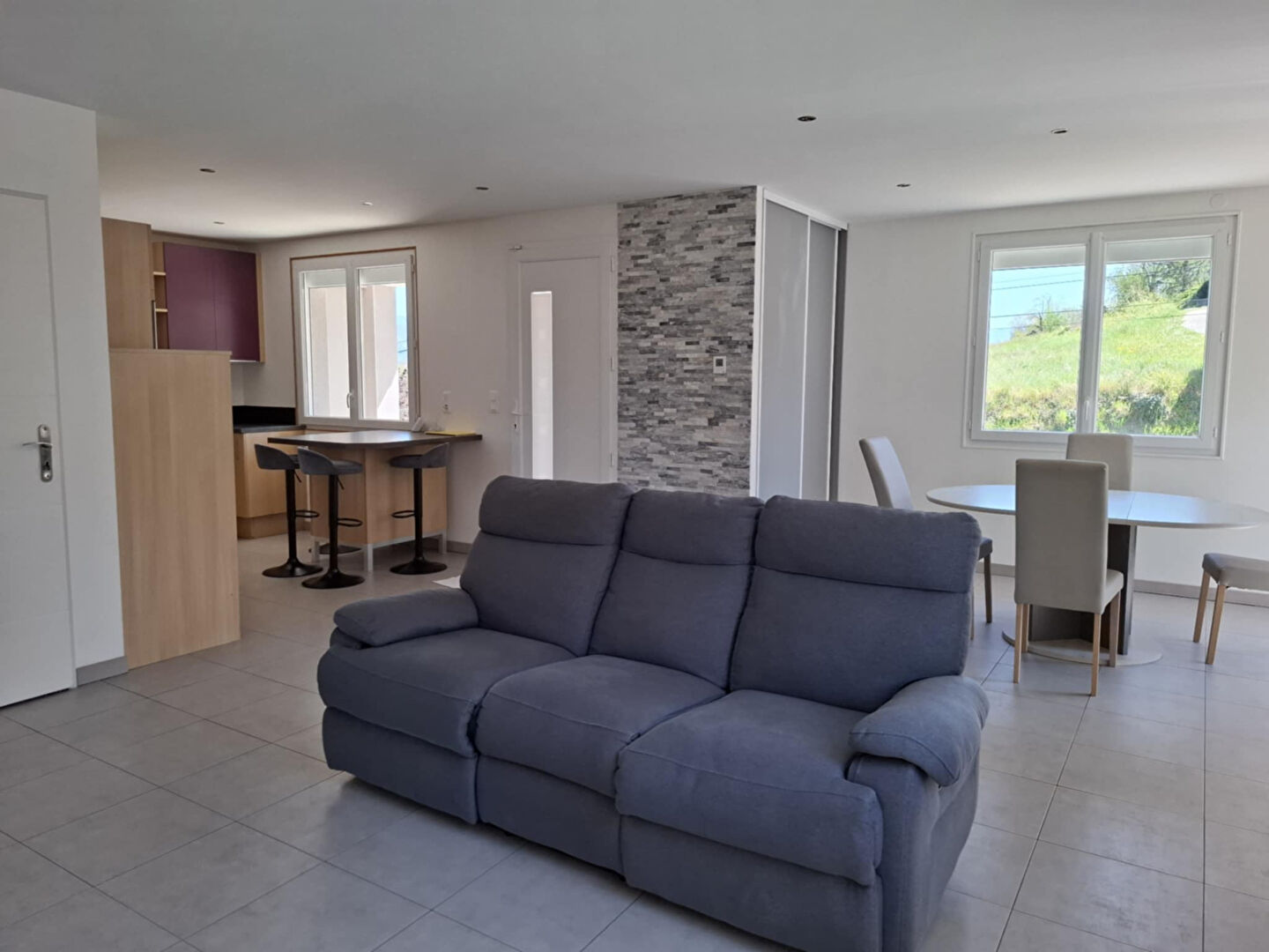 Maison avec sous-sol complet sur 824 m² de terrain