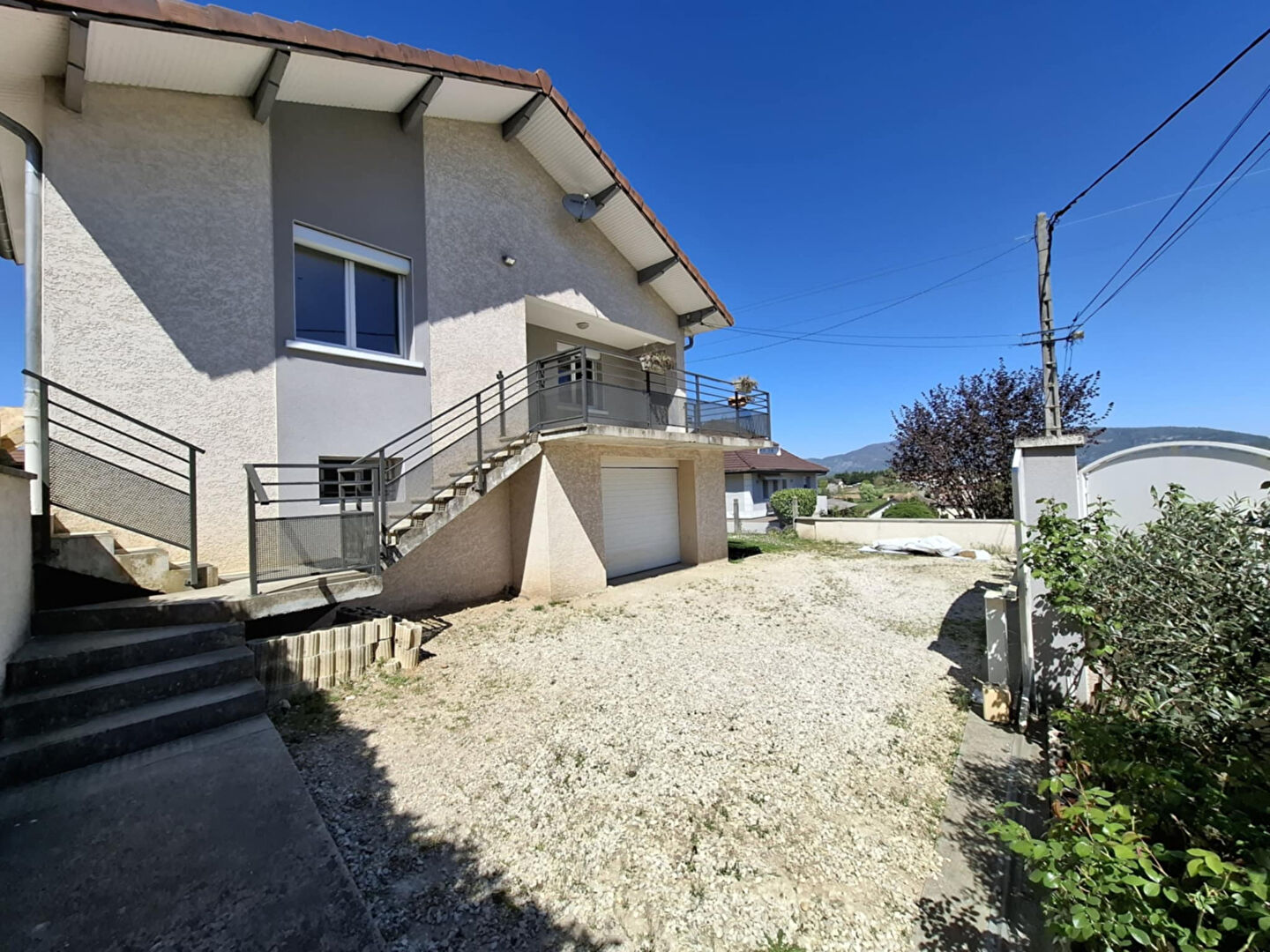 Proximité village Maison avec sous-sol complet sur 824 m² de terrain