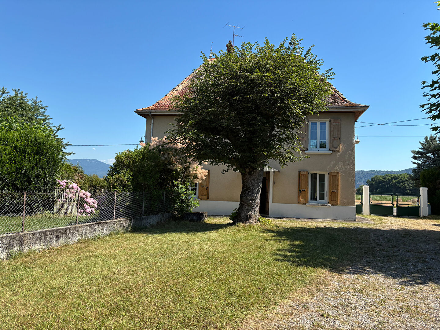 Photo Maison dauphinoise sur parcelle d'environ 1 600 m² avec grange image 2/6
