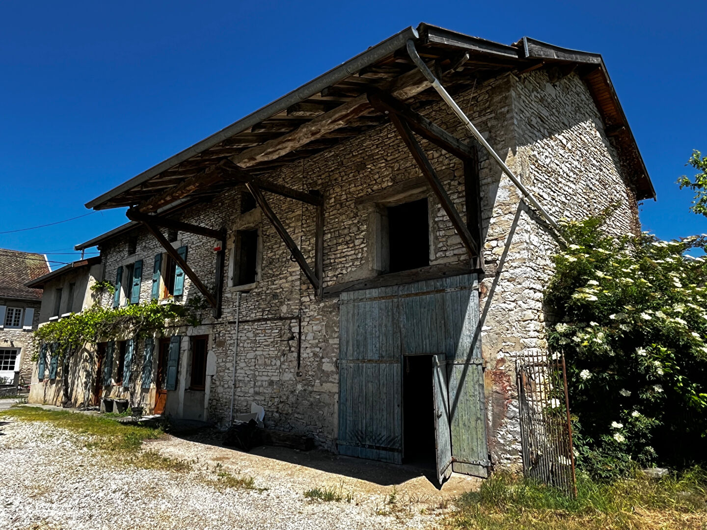 Photo Longère en pièrre de 140 m² avec dépendances image 2/6