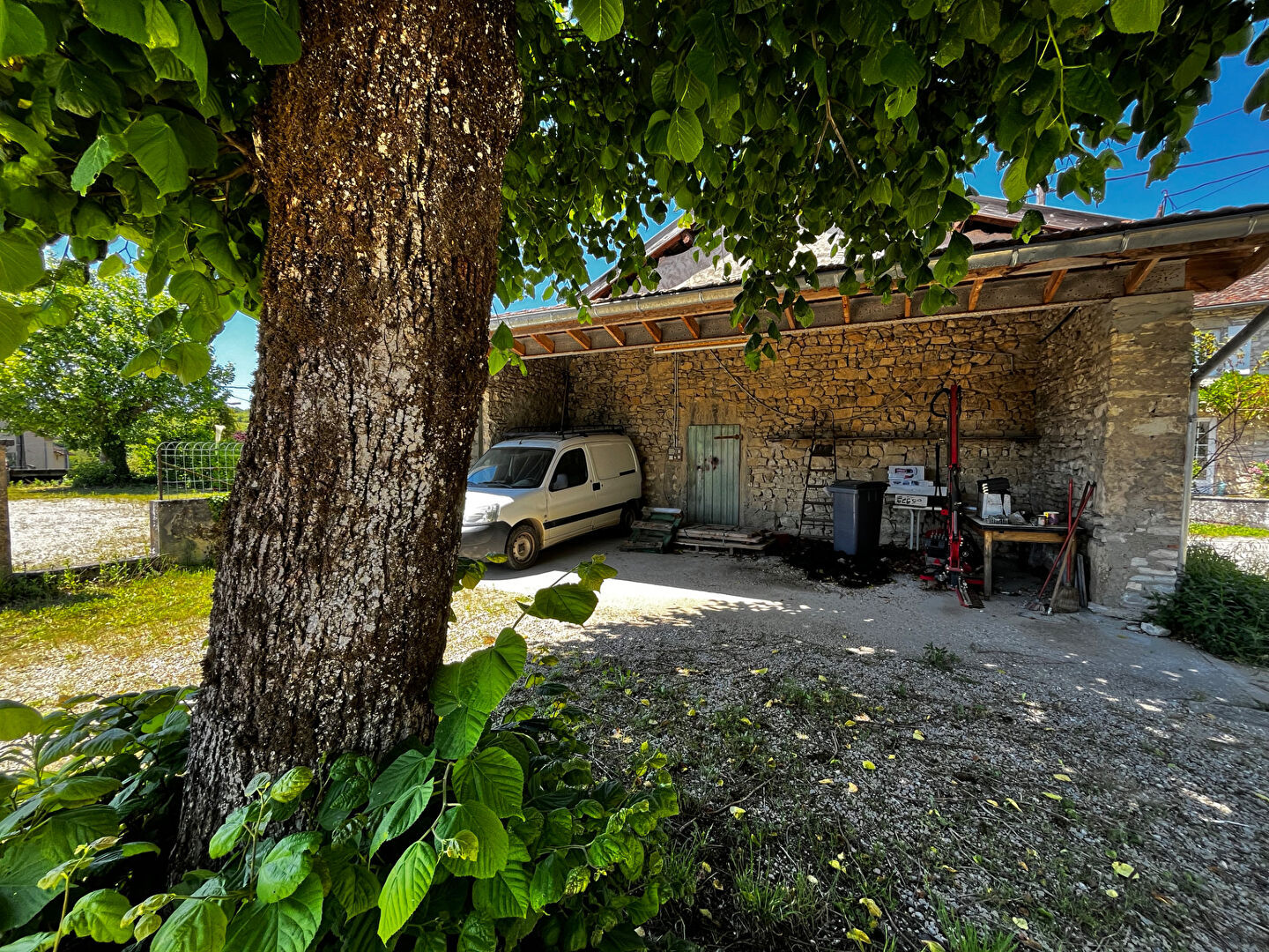 Photo Longère en pièrre de 140 m² avec dépendances image 3/6