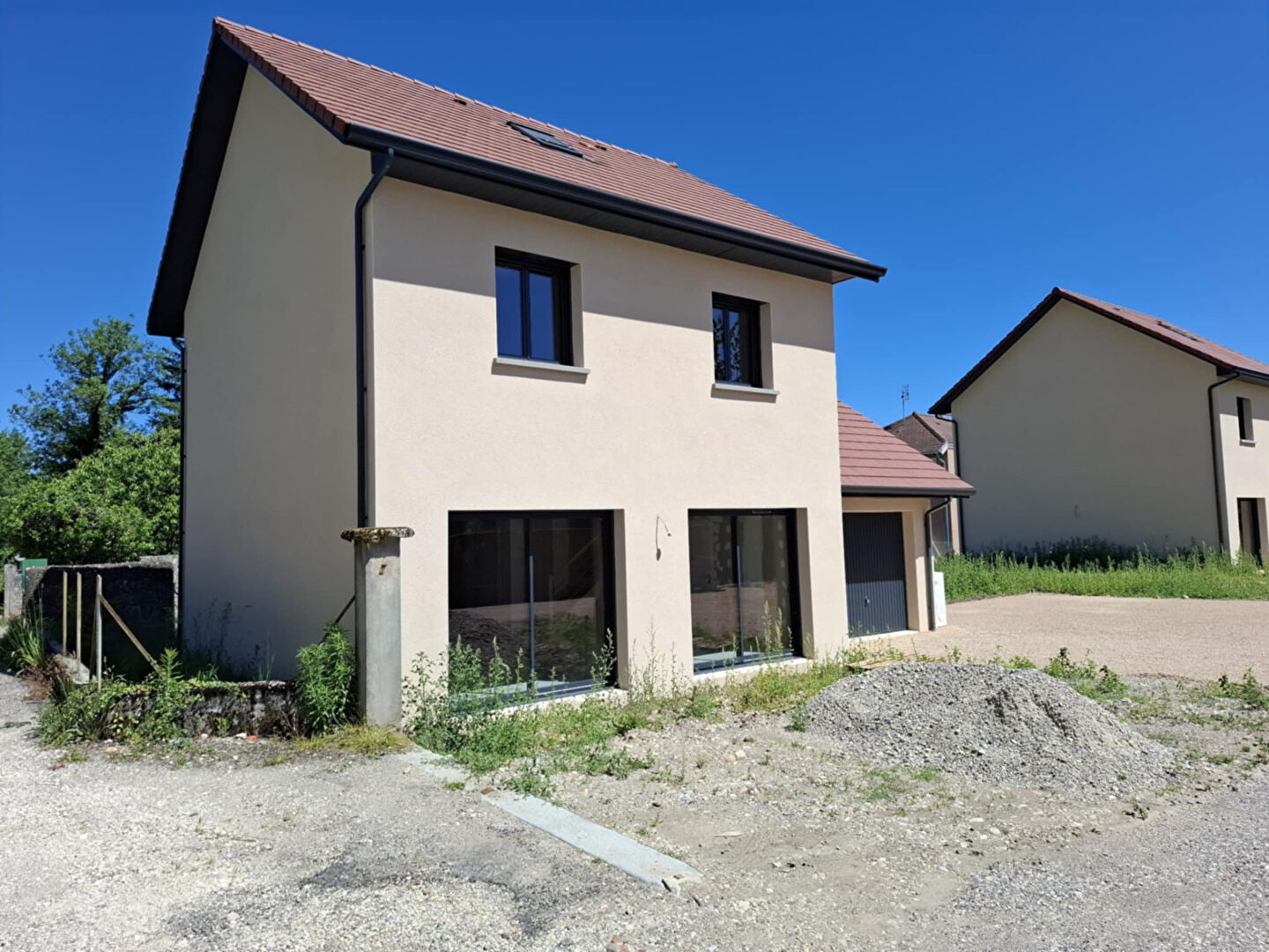 Maison en RE 2020 construite en 2025 de type T4 + garage + garage et combles aménageables de 25 m²