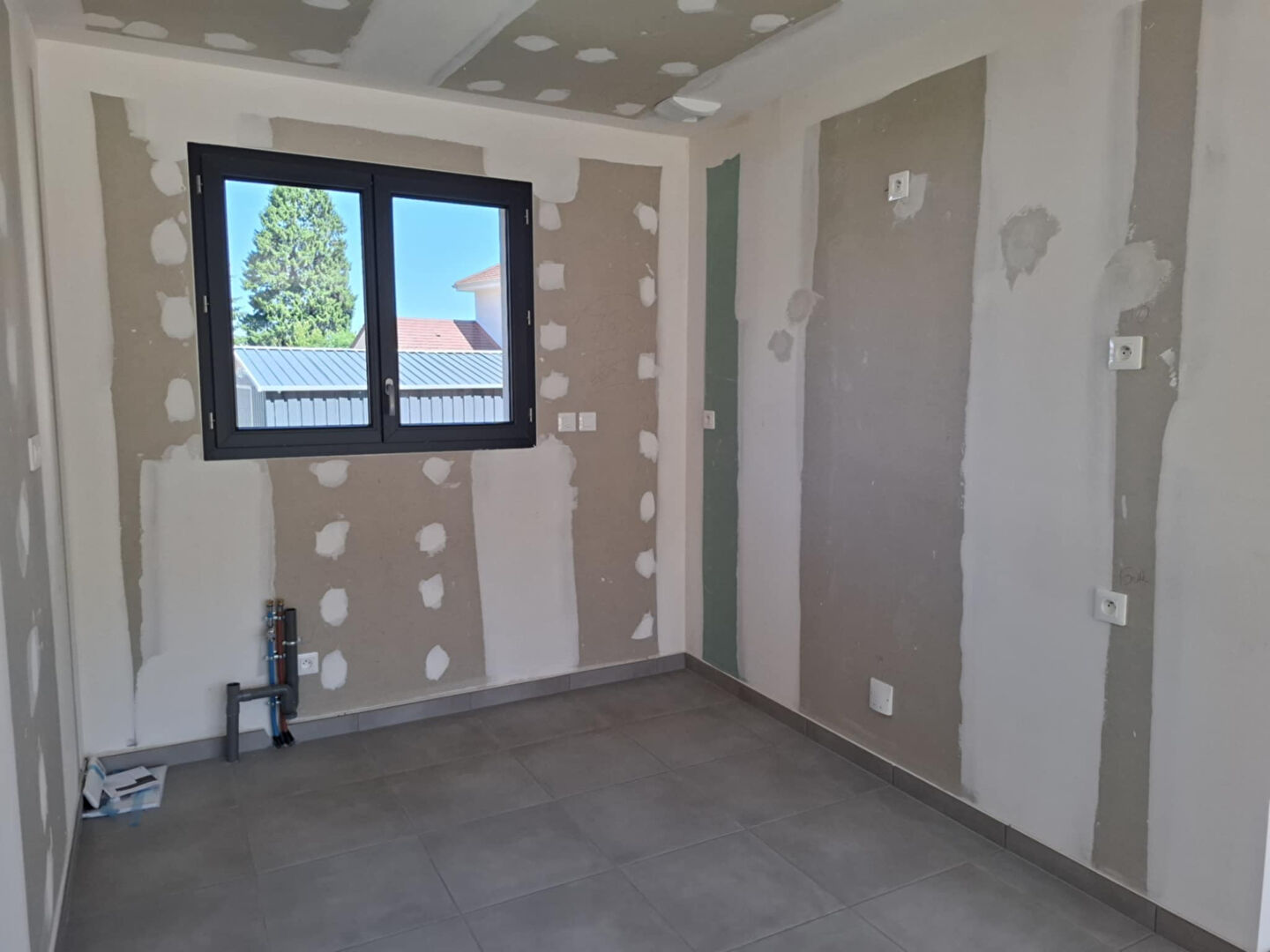Photo Maison en RE 2020 construite en 2025 de type T4 + garage + garage et combles aménageables de 25 m² image 5/6