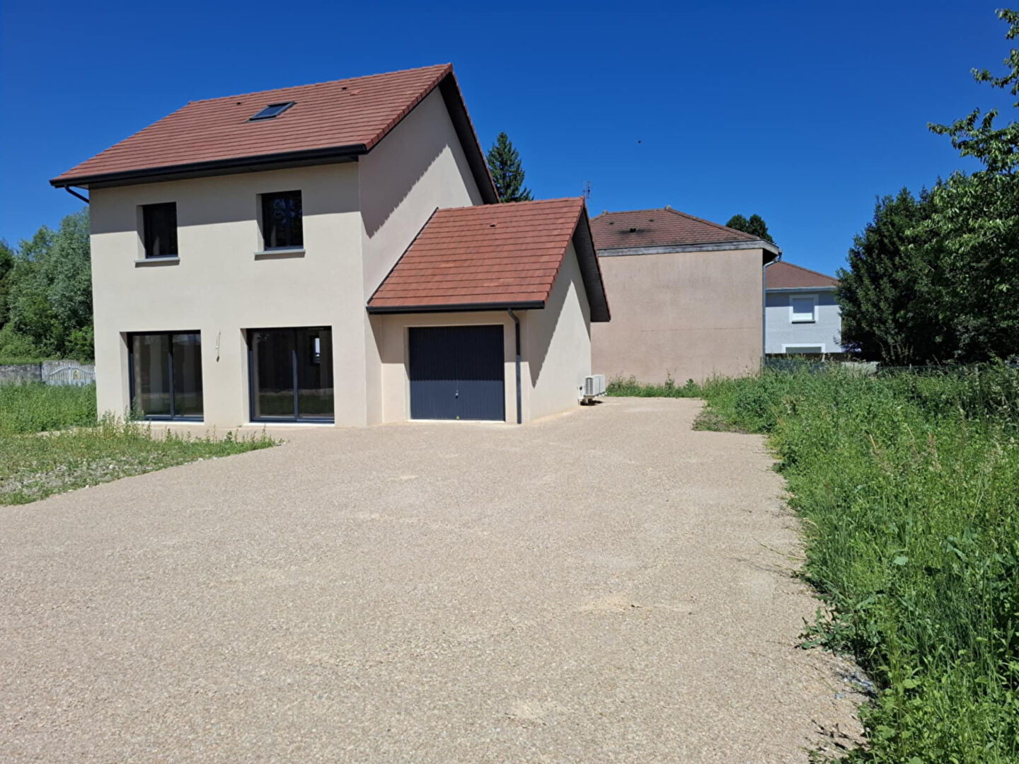Maison en RE 2020 construite en 2025 de type T4 + garage + combles aménageables de 25 m²