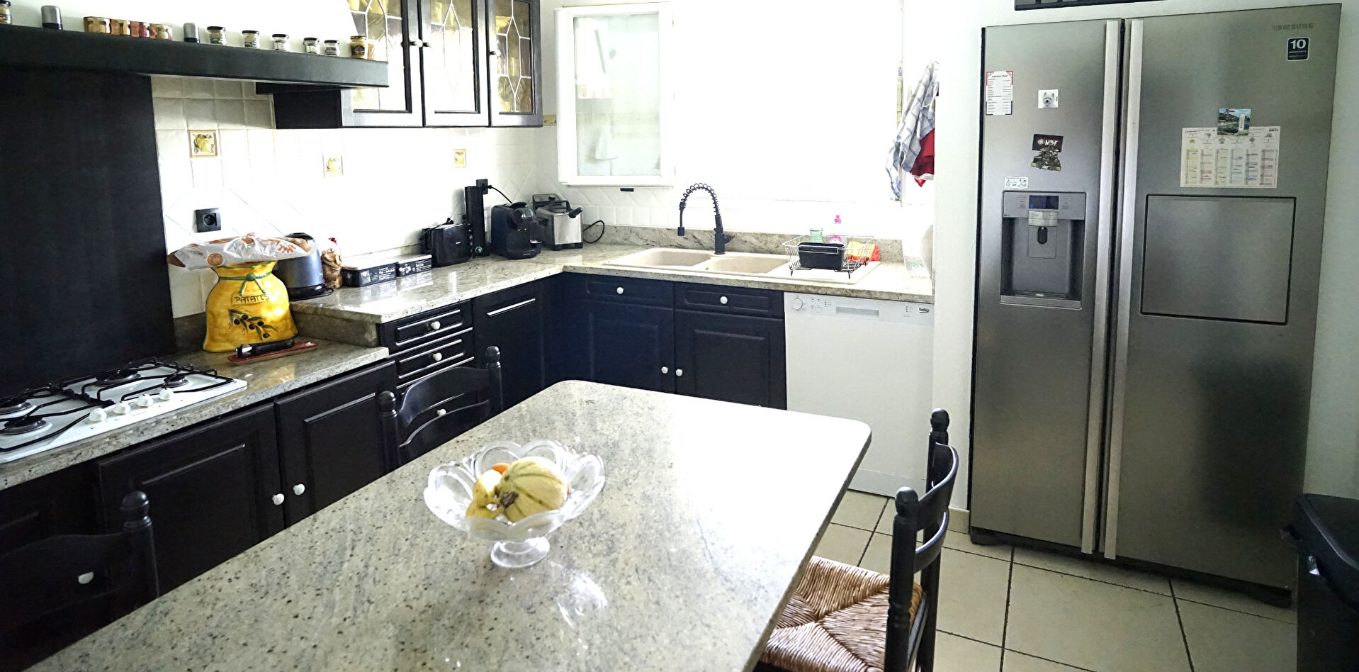 Photo Maison de famille sur terrain paysagé avec grand garage et piscine chauffée image 5/6