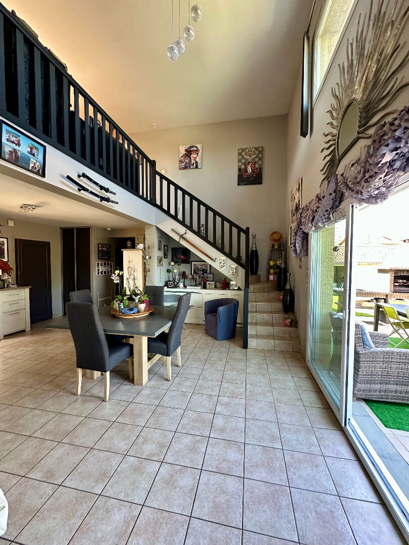 Photo Maison plain-pied, piscine et grand terrain image 6/6