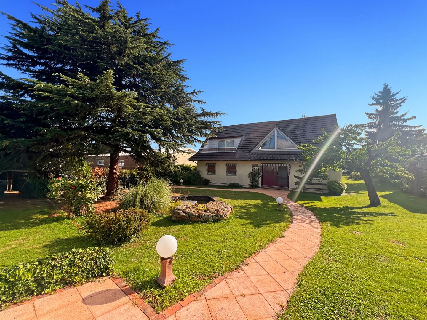 Agence immobilière de 
 ERA LC2I IMMOBILIER - ERA IMMOBILIER DAMMARIE LES LYS 
