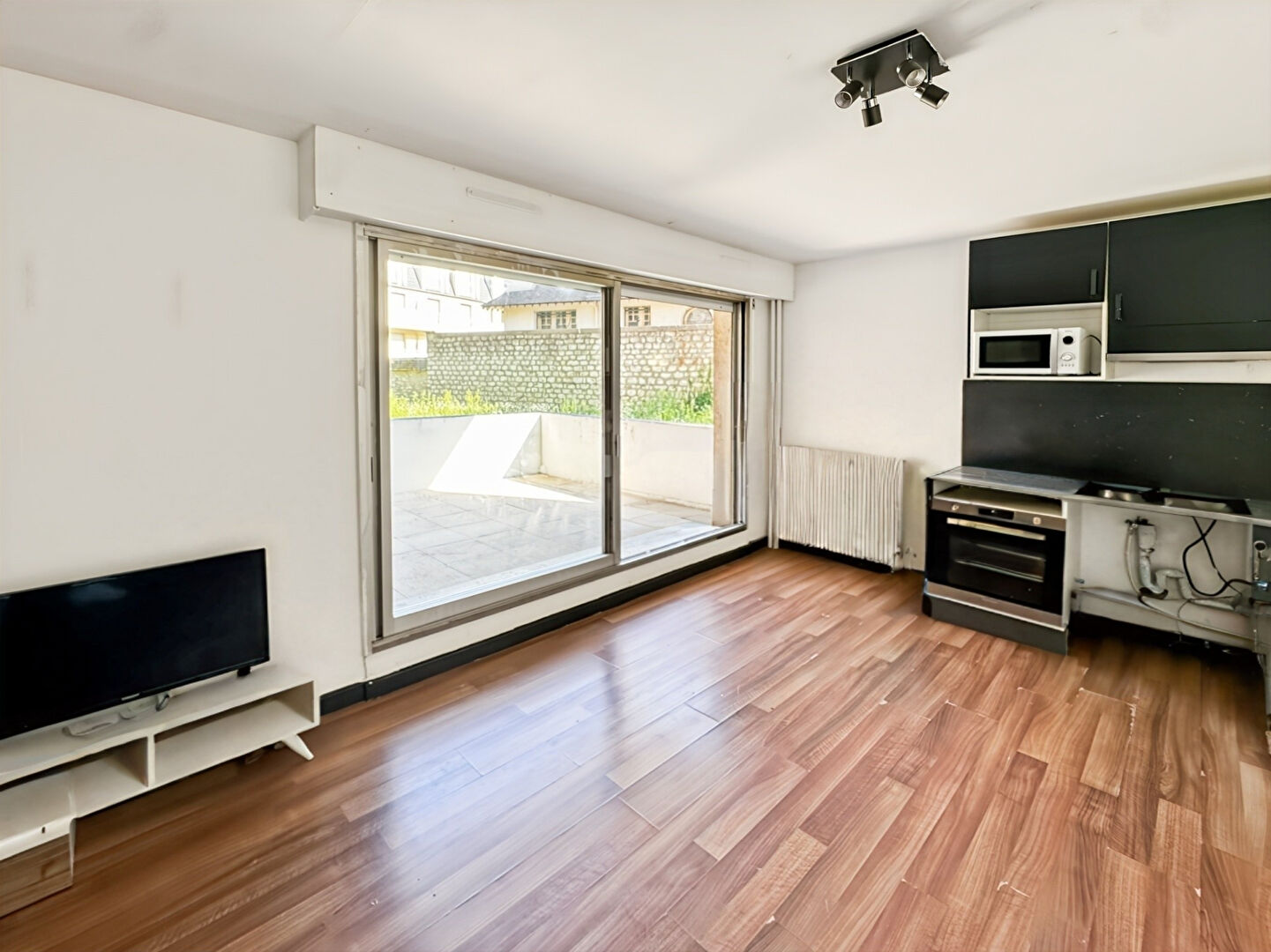 Agence immobilière de 
 ERA LC2I IMMOBILIER - ERA IMMOBILIER DAMMARIE LES LYS 
