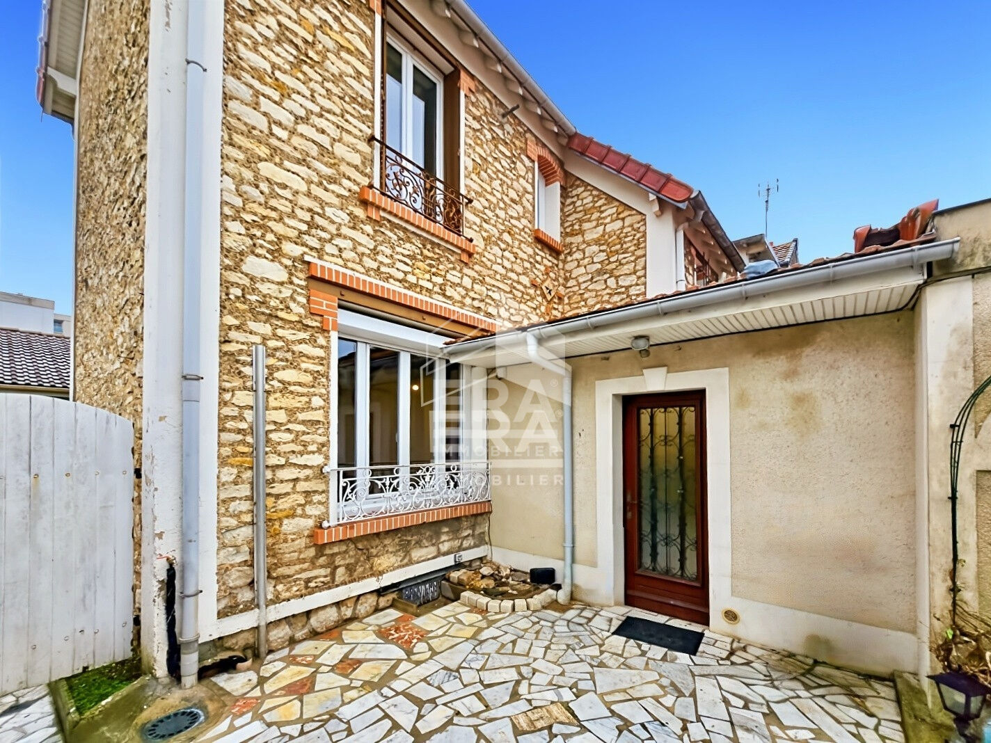 Agence immobilière de 
 ERA LC2I IMMOBILIER - ERA IMMOBILIER DAMMARIE LES LYS 
