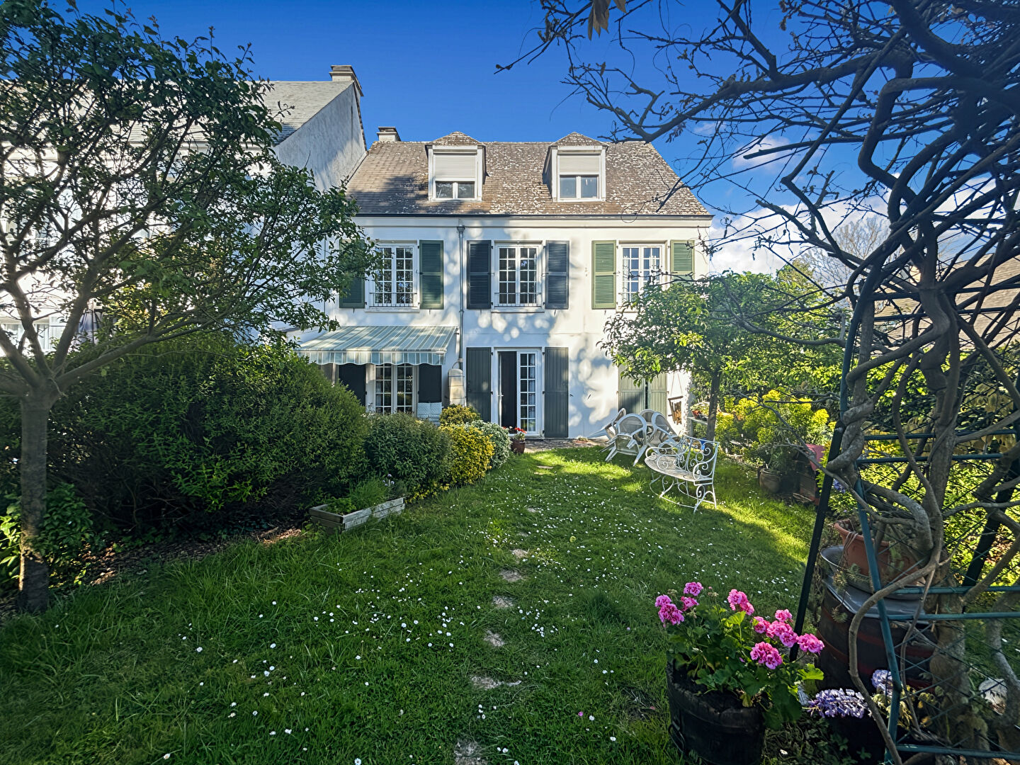 Maison 8 pièces à vendre à Vert Saint Denis avec jardin