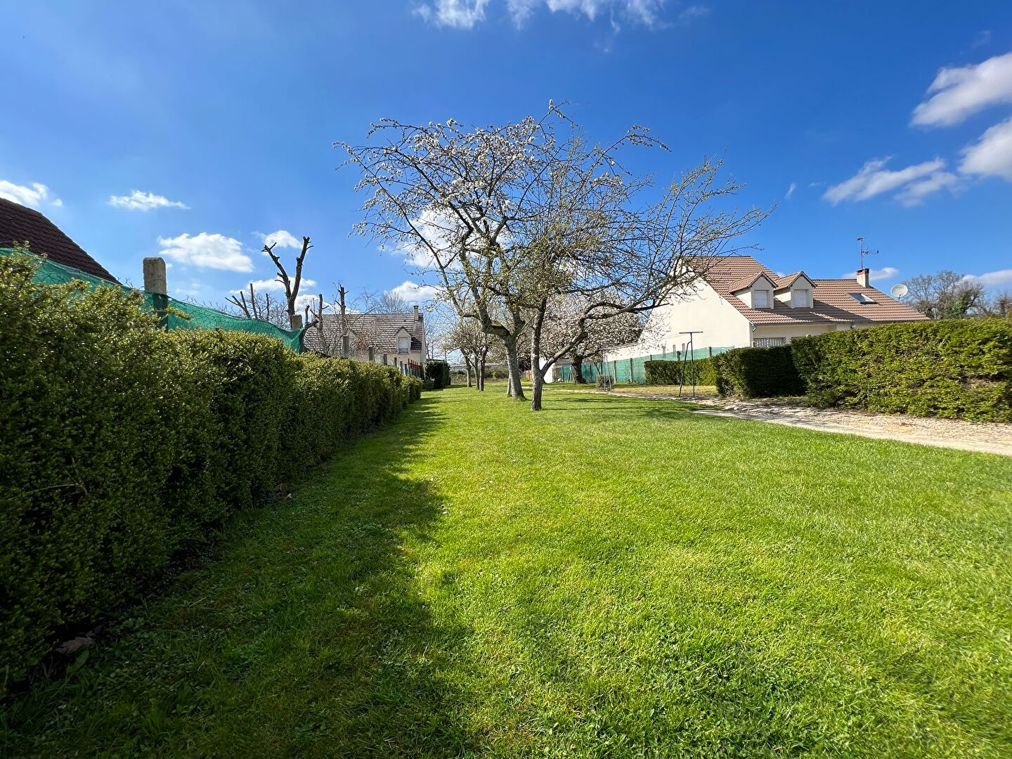 EXCLUSIVITÉ MAISON FAMILIALE SUR UNE VASTE PARCELLE DE 1 631 M²