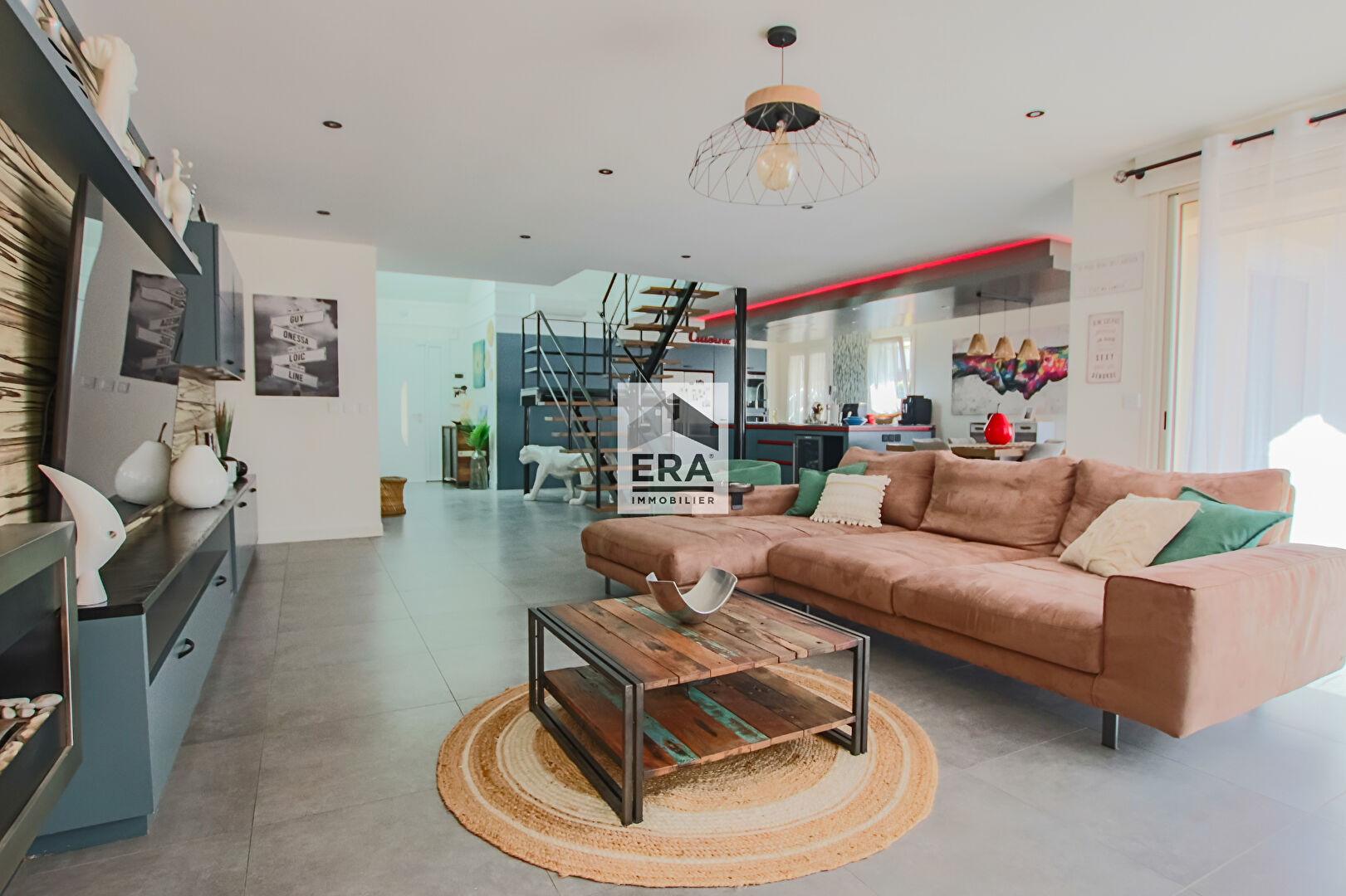 Photo Maison d'architecte avec piscine Saint Germain Les Corbeil 6 pièces 245m2 image 1/6