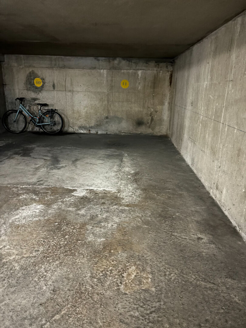 Photo Parking / box Paris 20 m2 image 2/2