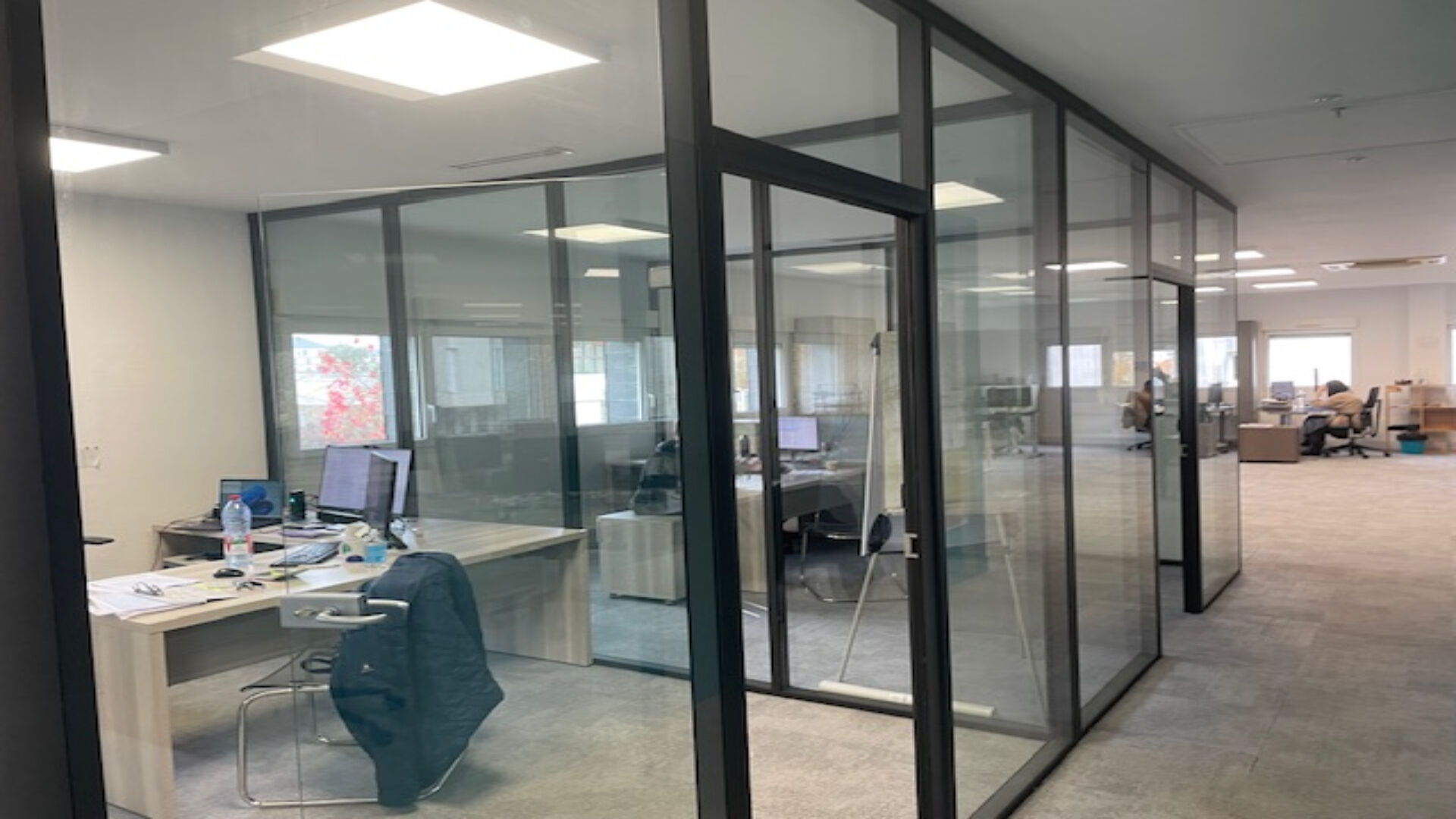 Photo Bureaux commerciaux  à Saint Cyr Sur Loire 10 pièce(s) 440 m2 image 2/6