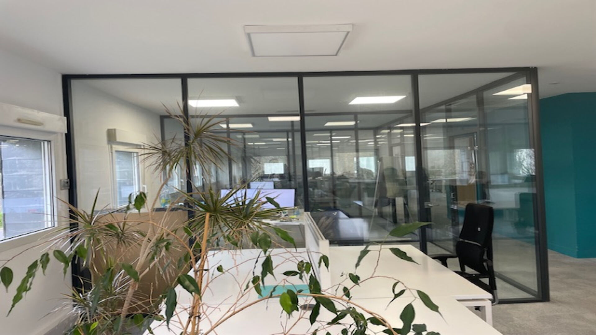 Photo Bureaux commerciaux  à Saint Cyr Sur Loire 10 pièce(s) 440 m2 image 4/6